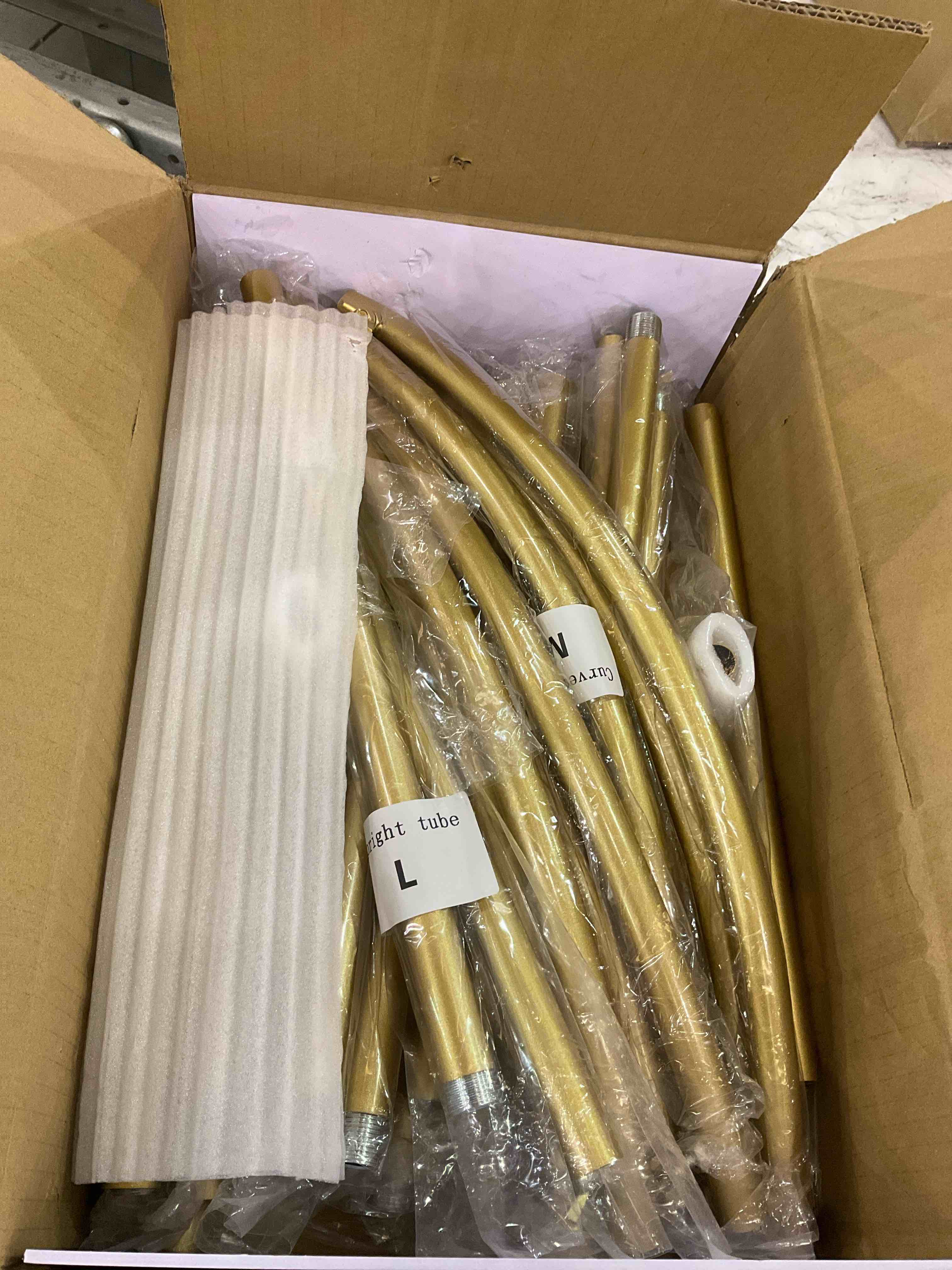 https://s3.amazonaws.com/lotting-images-prod/BargainHunt/EXS01344809_1712070733464.jpeg