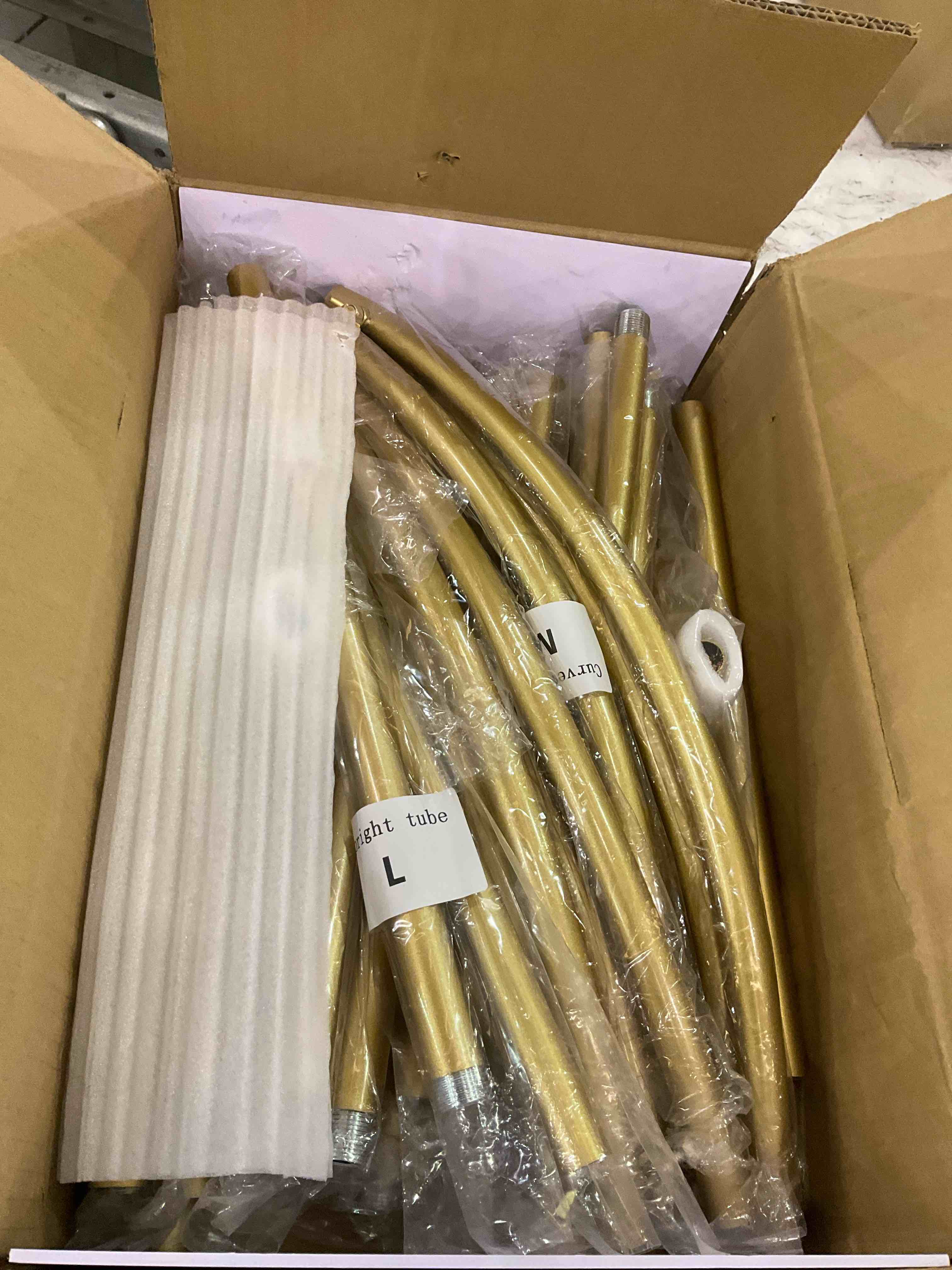 https://s3.amazonaws.com/lotting-images-prod/BargainHunt/EXS01344809_1712070734516.jpeg