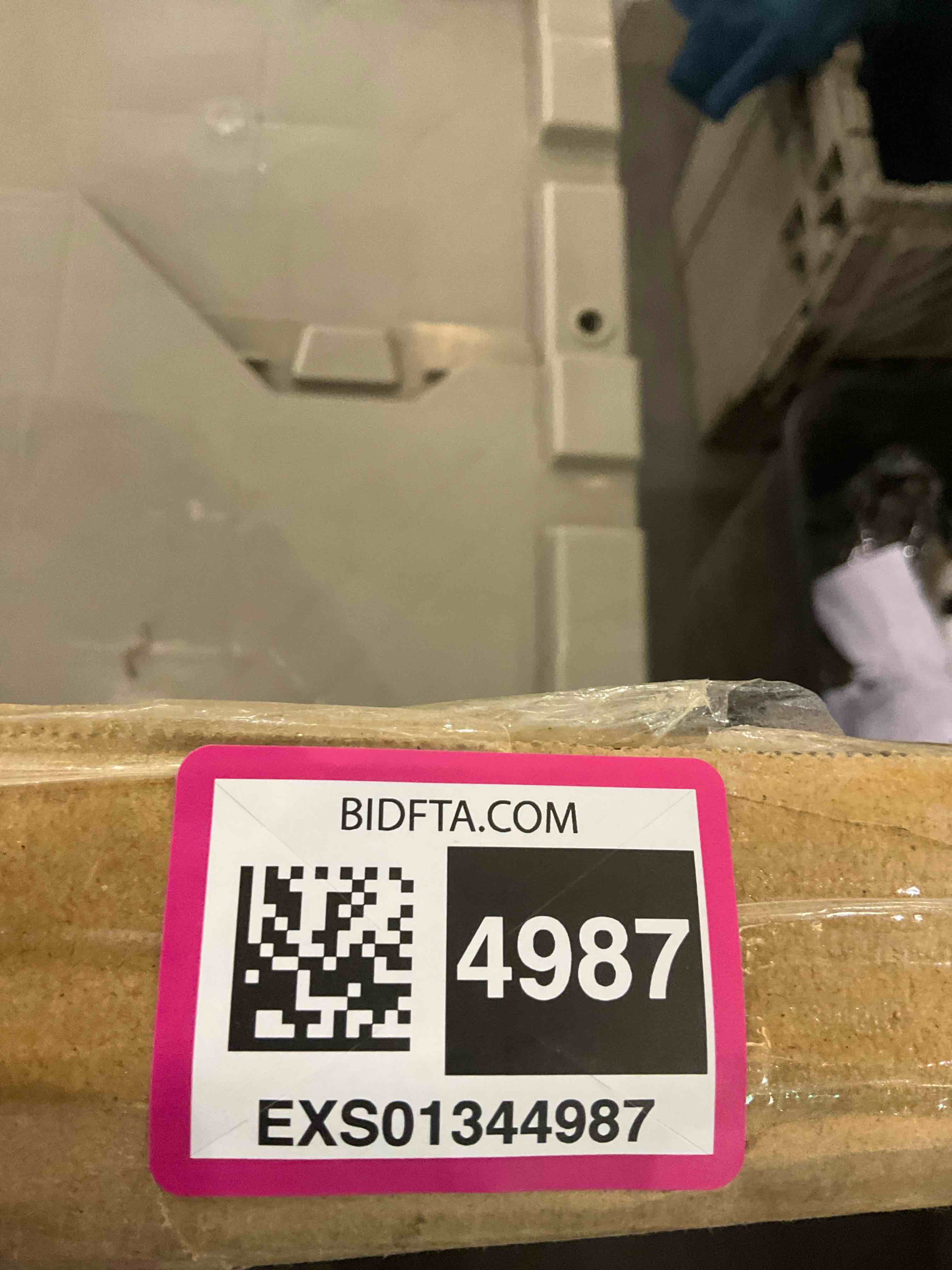 https://s3.amazonaws.com/lotting-images-prod/BargainHunt/EXS01344987_1712170071477.jpeg