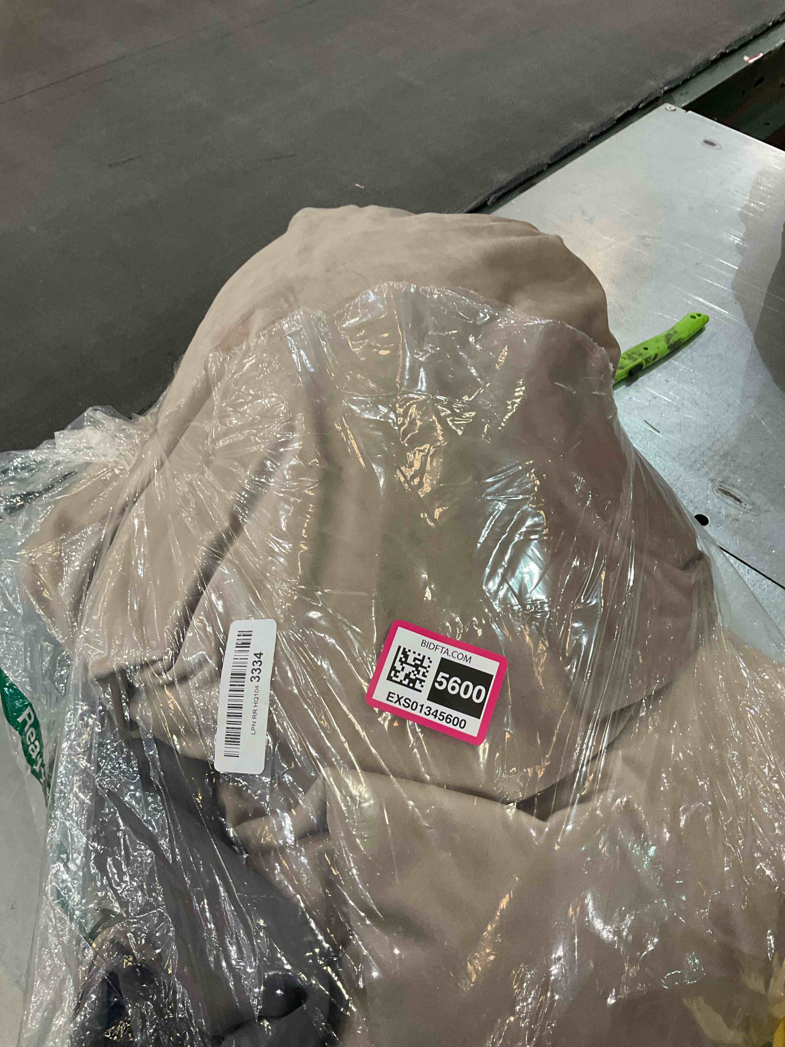 https://s3.amazonaws.com/lotting-images-prod/BargainHunt/EXS01345600_1710182630604.jpeg