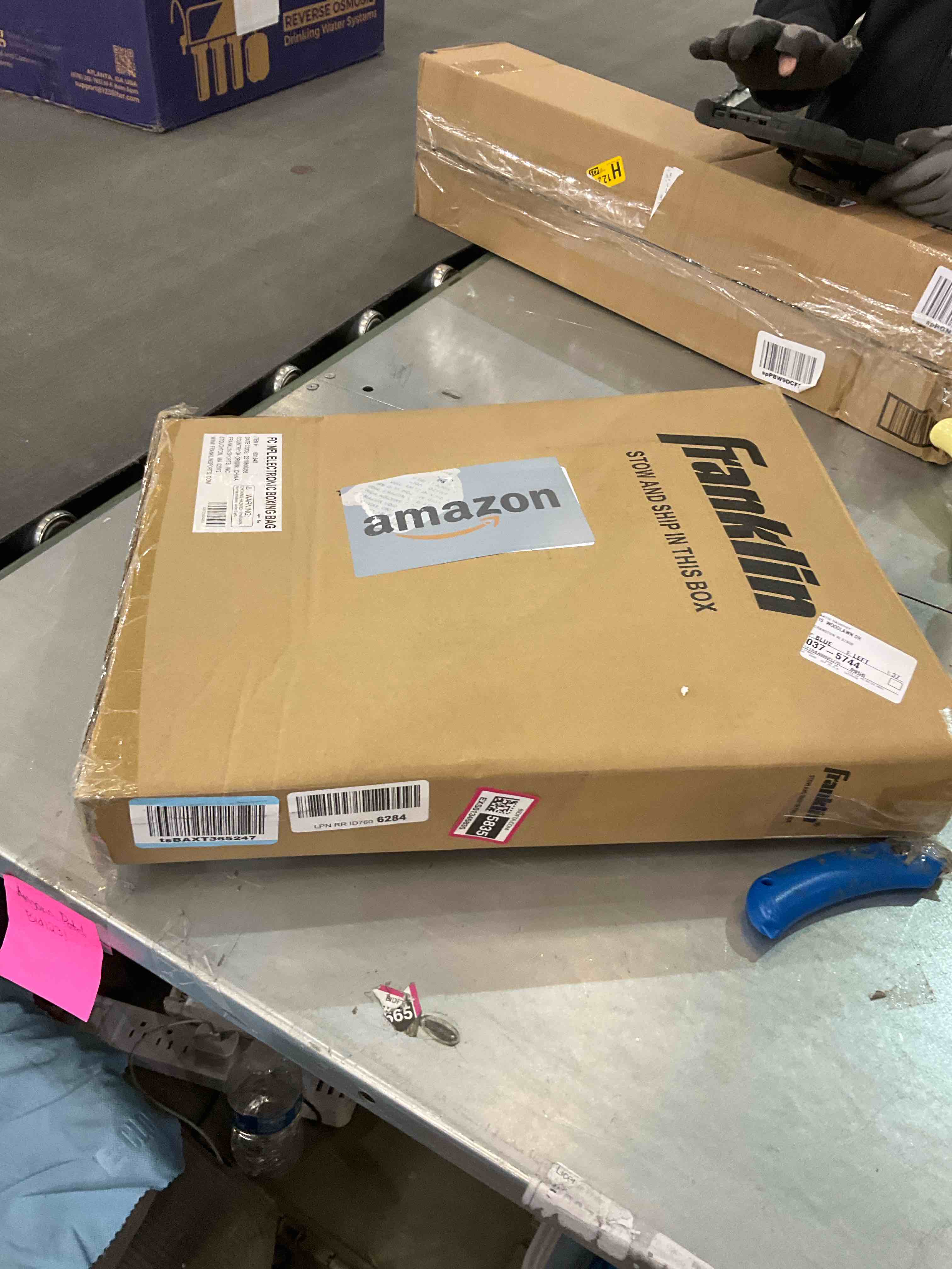 https://s3.amazonaws.com/lotting-images-prod/BargainHunt/EXS01345835_1710343419905.jpeg