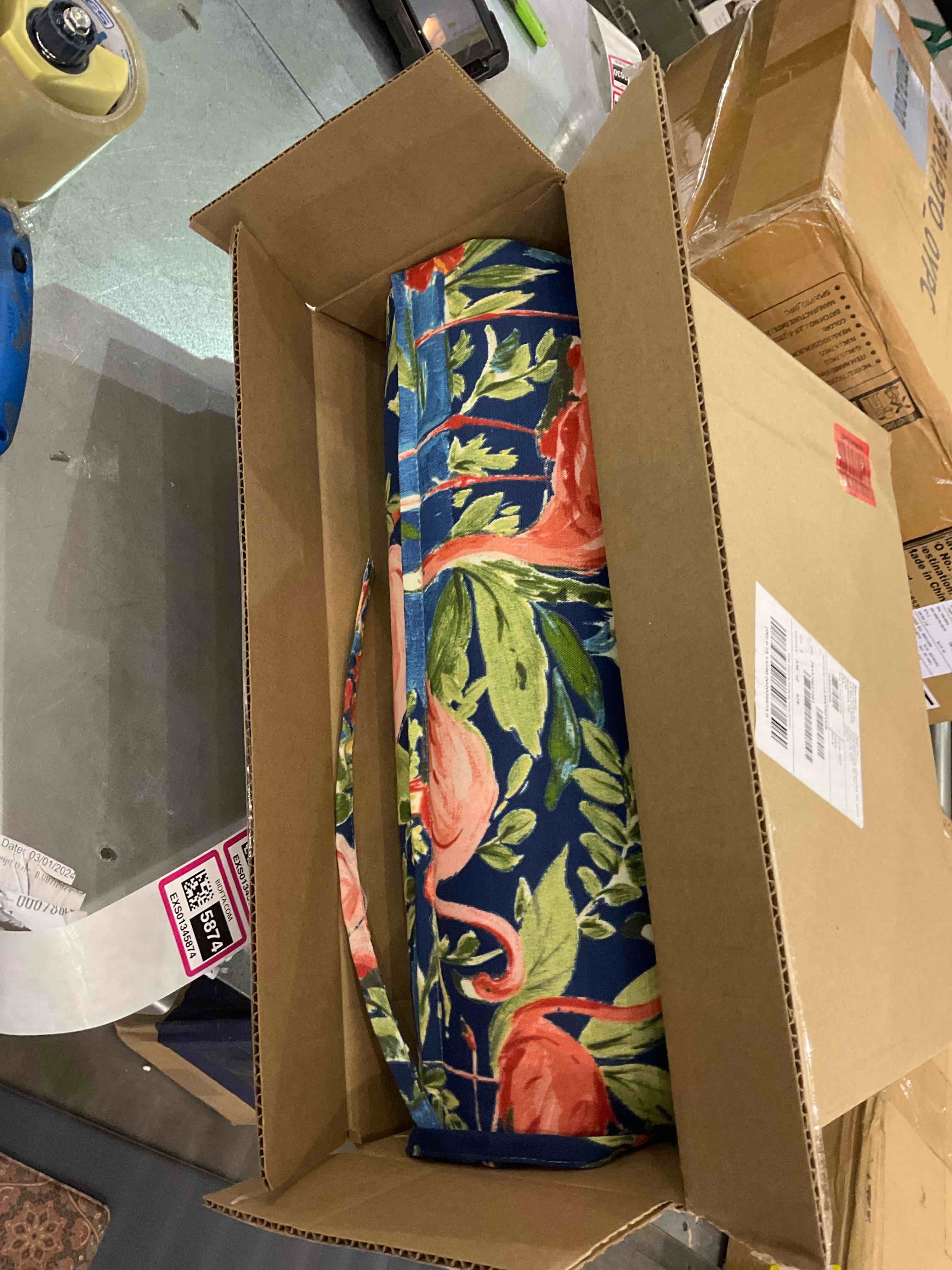 https://s3.amazonaws.com/lotting-images-prod/BargainHunt/EXS01345873_1710351446137.jpeg