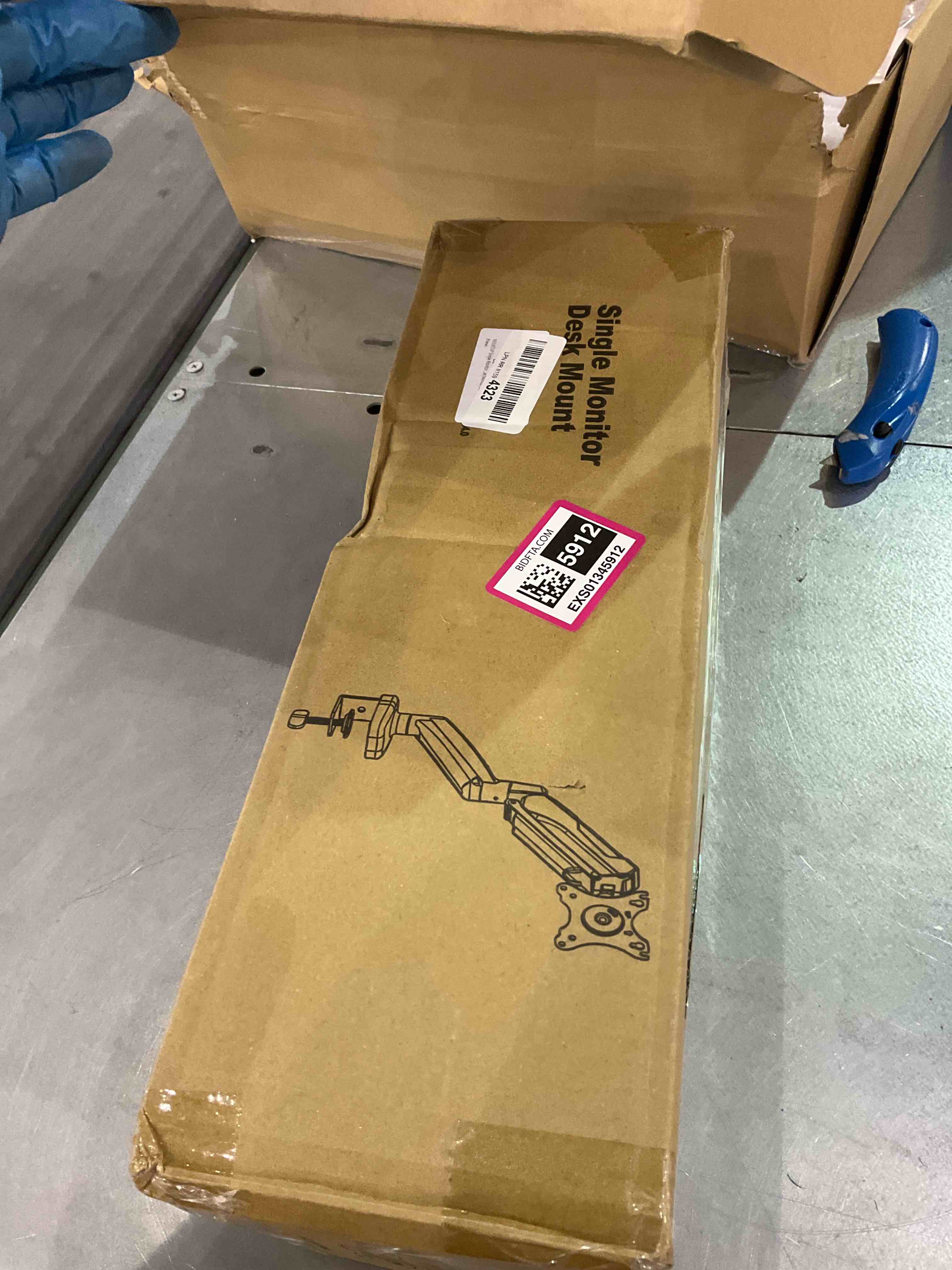 https://s3.amazonaws.com/lotting-images-prod/BargainHunt/EXS01345912_1710415465486.jpeg