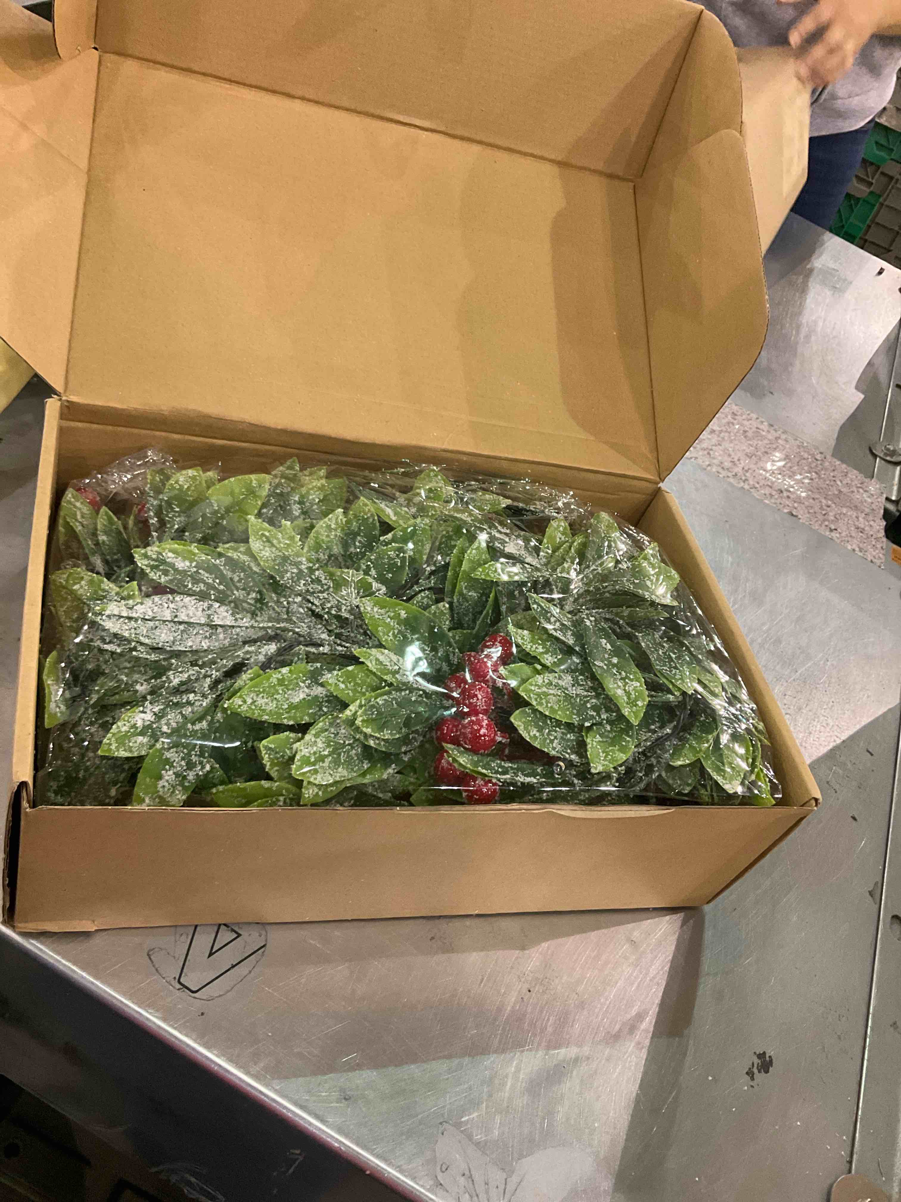 Ganeen 2 Pcs 12 ft Prelit Christmas Garland Lighted Holly Berries Olive Garland with 20 LED Snowflacked Lights Battery Operated Lighted with 8 Modes Remote for Fireplace Xmas Decor (Red Berry)