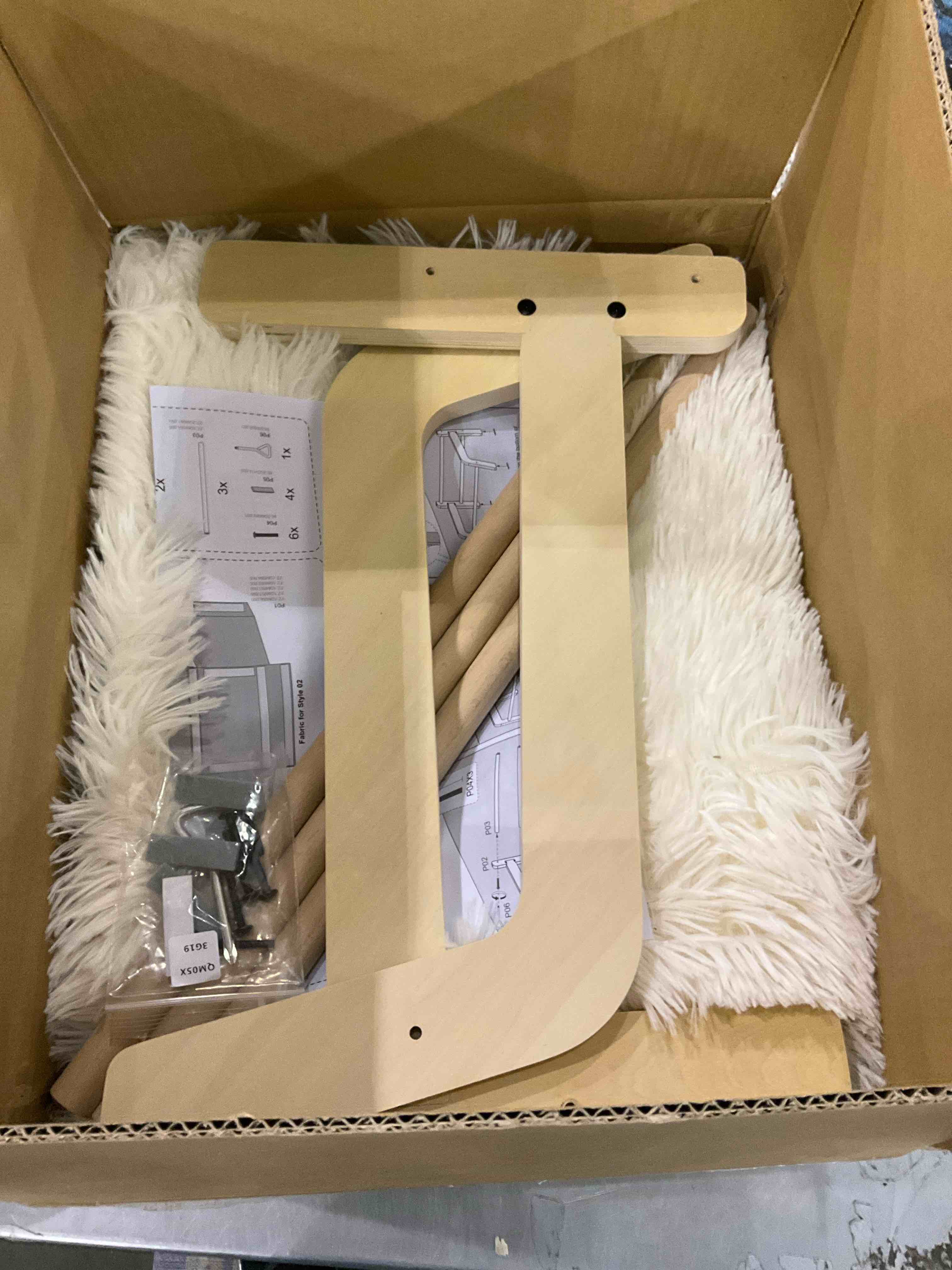 https://s3.amazonaws.com/lotting-images-prod/BargainHunt/EXS01346542_1709900175996.jpeg
