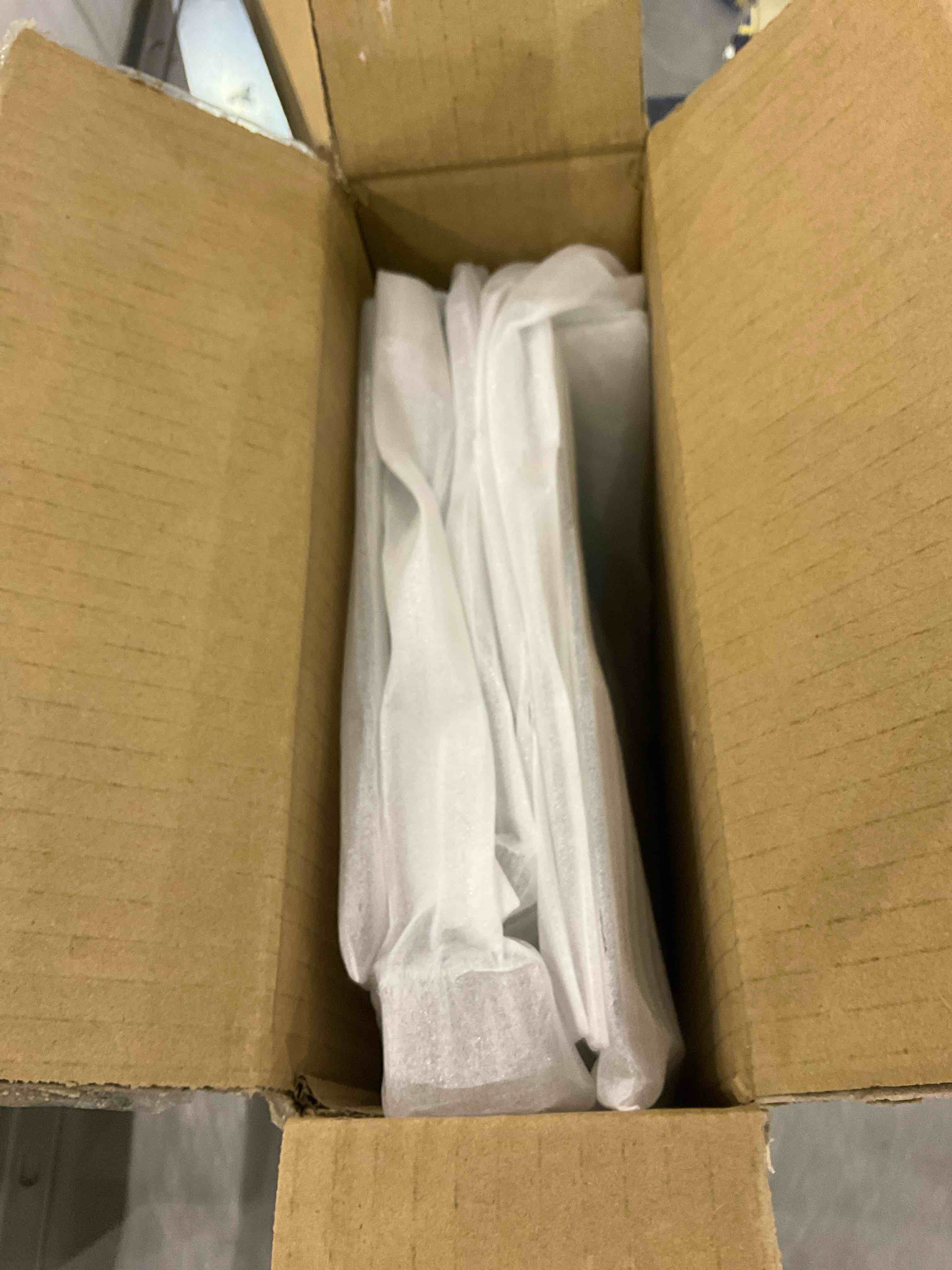 https://s3.amazonaws.com/lotting-images-prod/BargainHunt/EXS01346606_1709912861758.jpeg