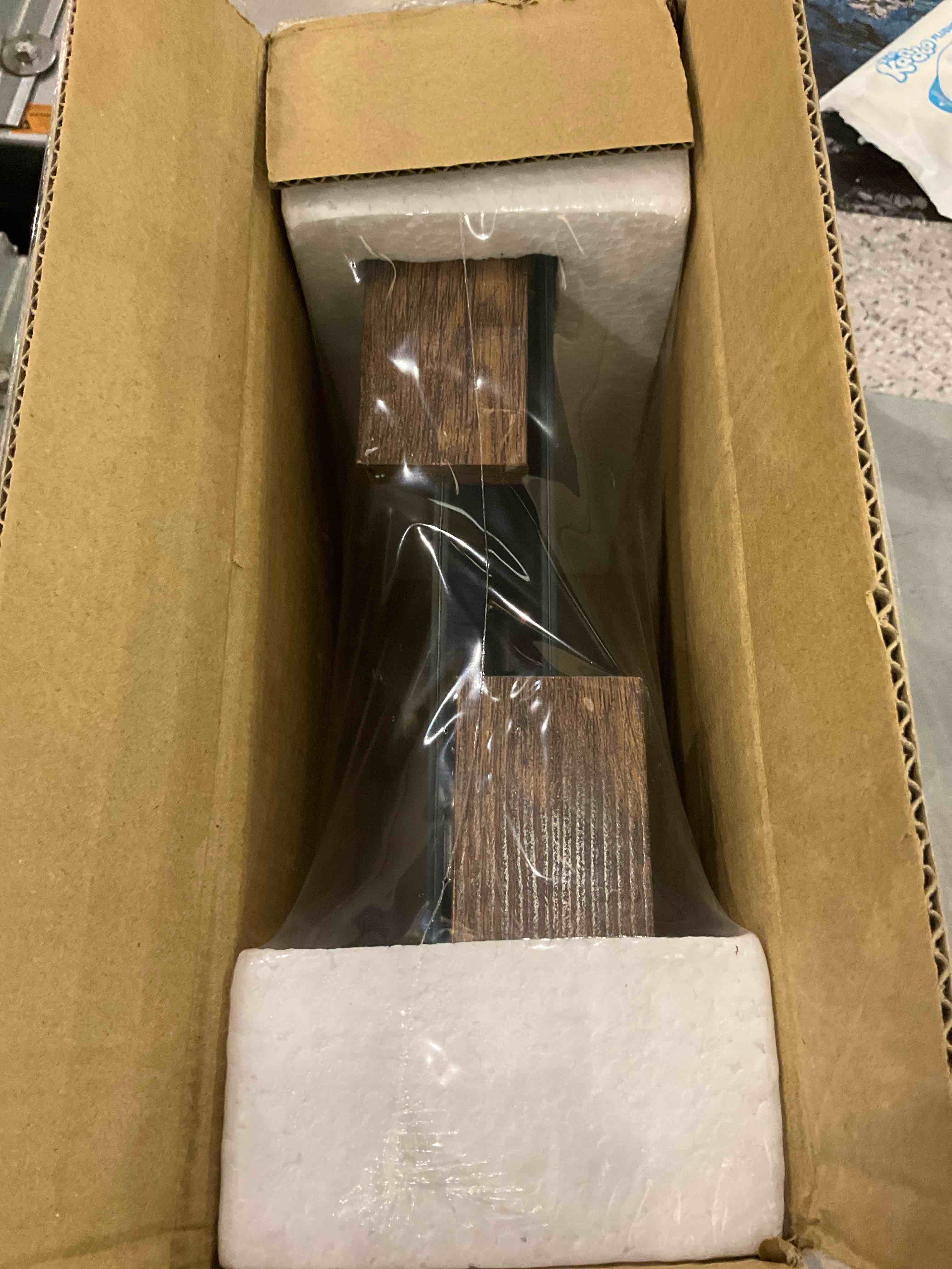 https://s3.amazonaws.com/lotting-images-prod/BargainHunt/EXS01346614_1709913631192.jpeg