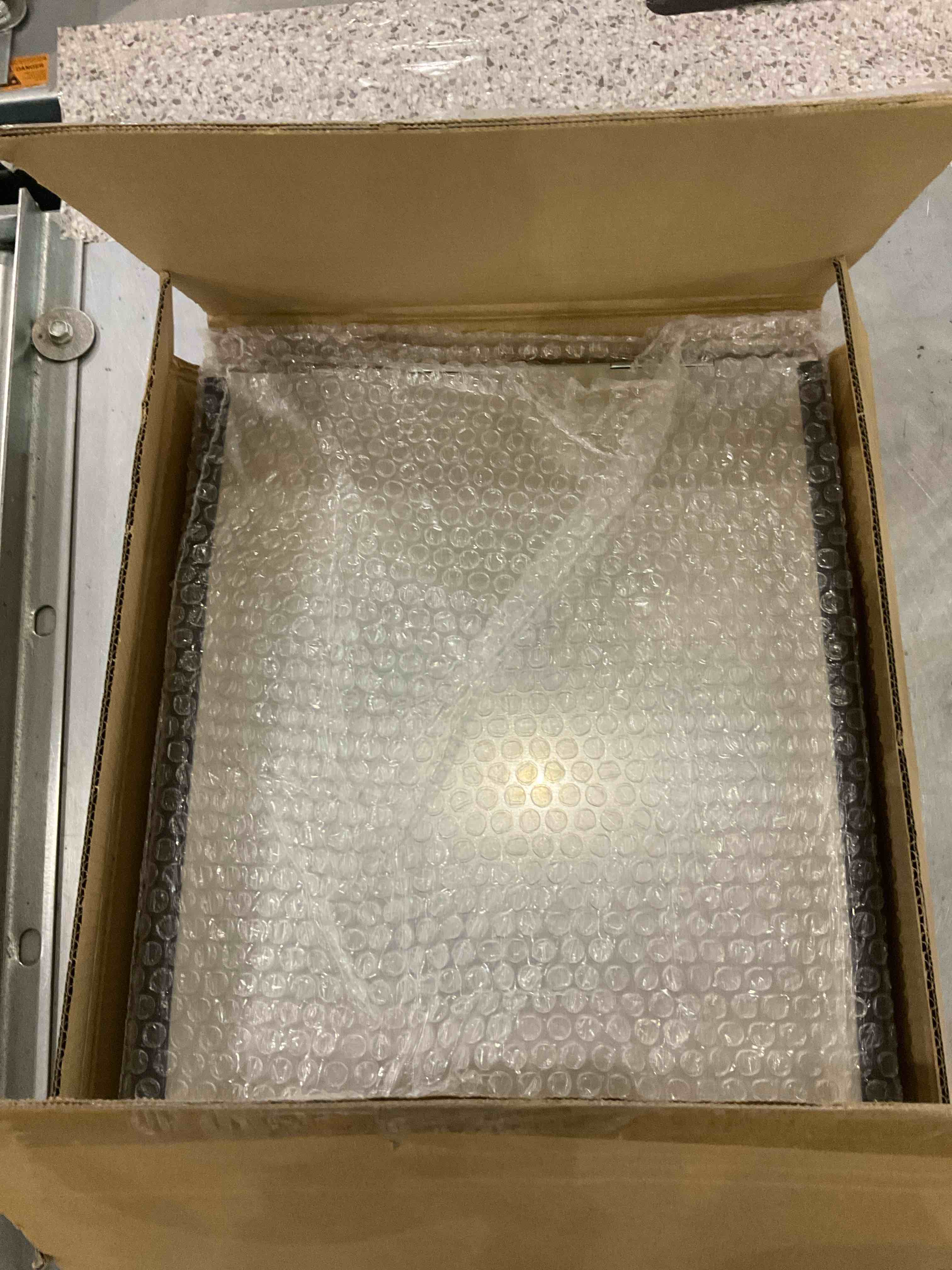 https://s3.amazonaws.com/lotting-images-prod/BargainHunt/EXS01346628_1709914854853.jpeg