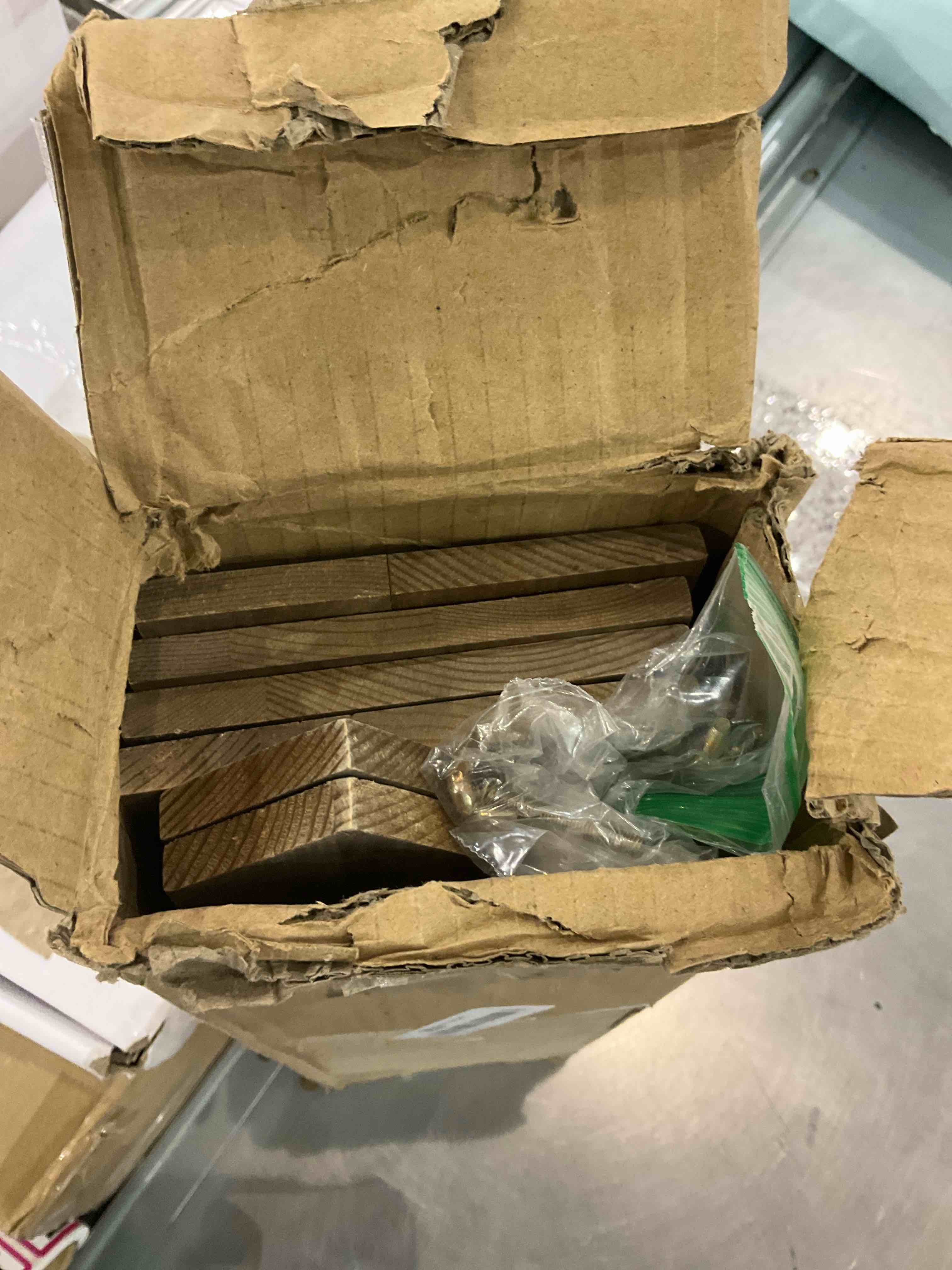 https://s3.amazonaws.com/lotting-images-prod/BargainHunt/EXS01346747_1710155806013.jpeg