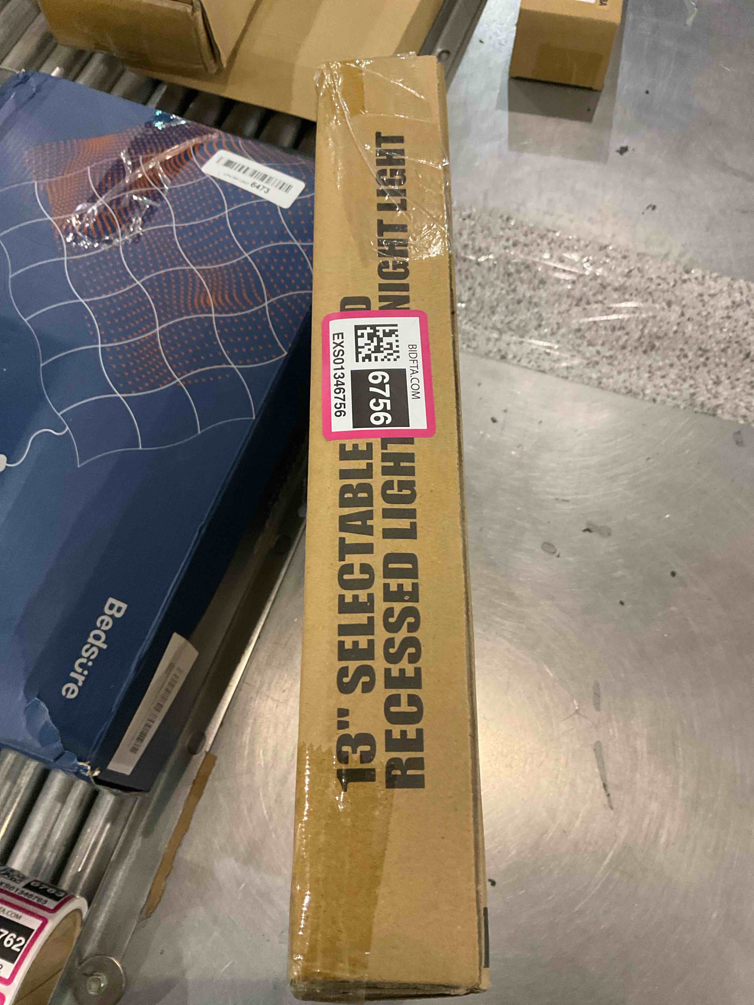 https://s3.amazonaws.com/lotting-images-prod/BargainHunt/EXS01346756_1710156705444.jpeg