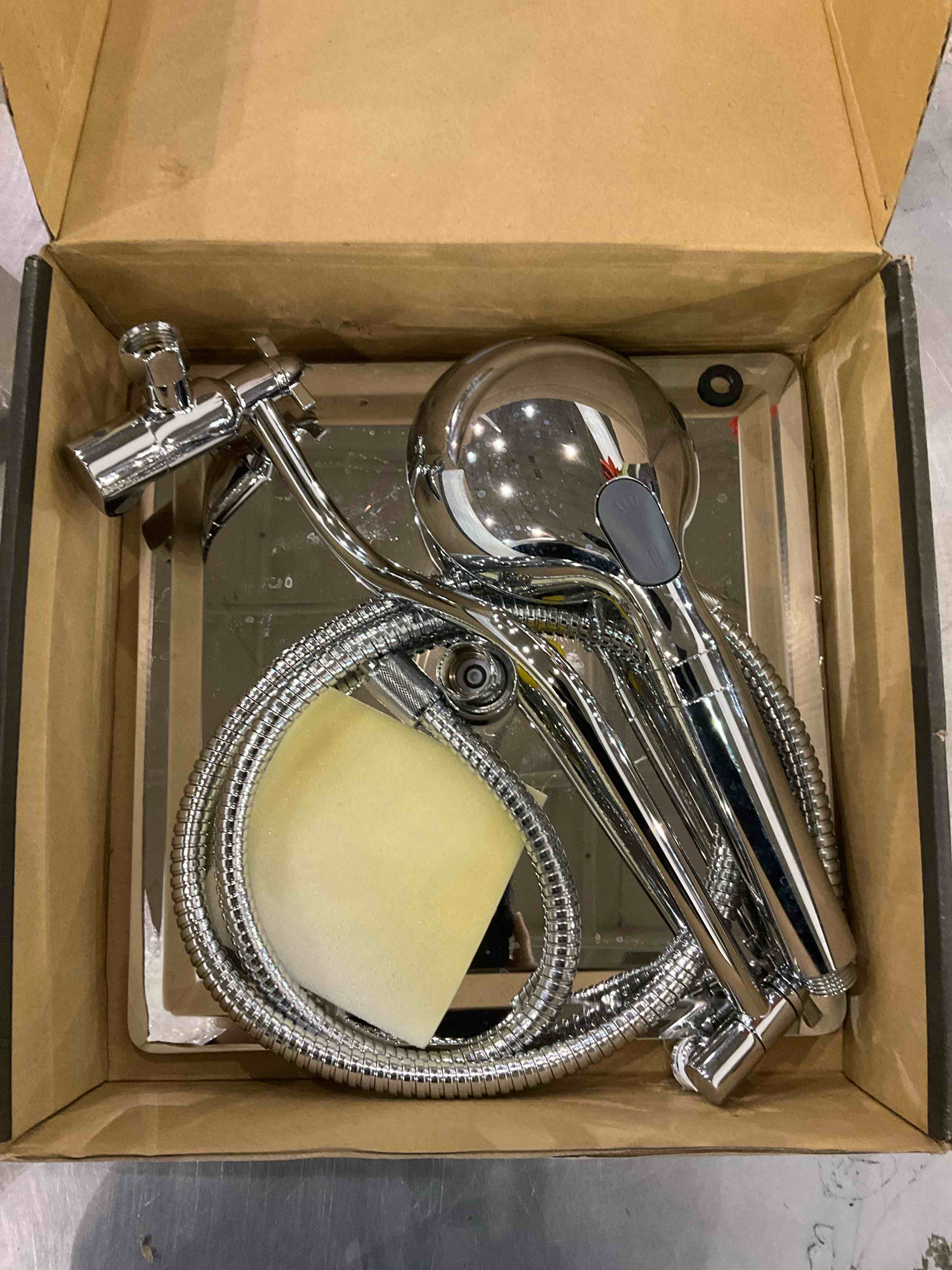 https://s3.amazonaws.com/lotting-images-prod/BargainHunt/EXS01346763_1710157477541.jpeg