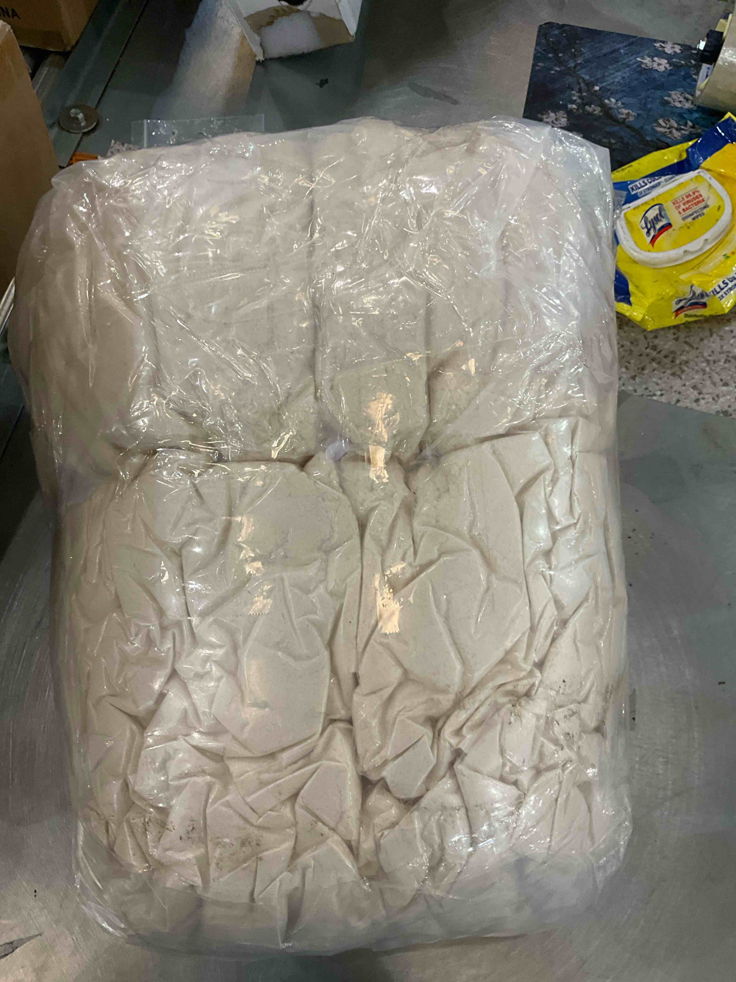 https://s3.amazonaws.com/lotting-images-prod/BargainHunt/EXS01346844_1710170754072.jpeg