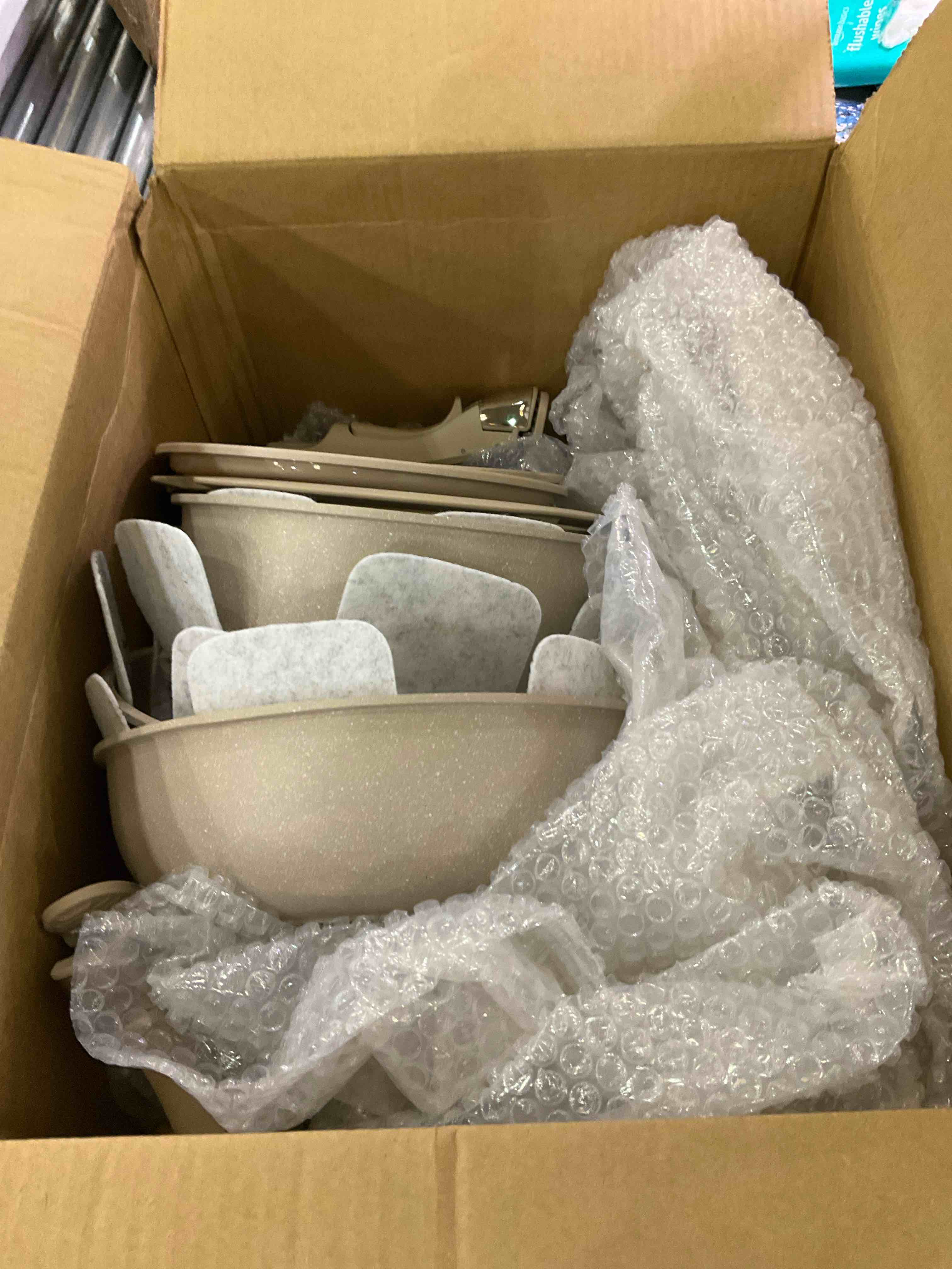 https://s3.amazonaws.com/lotting-images-prod/BargainHunt/EXS01346960_1710255510887.jpeg