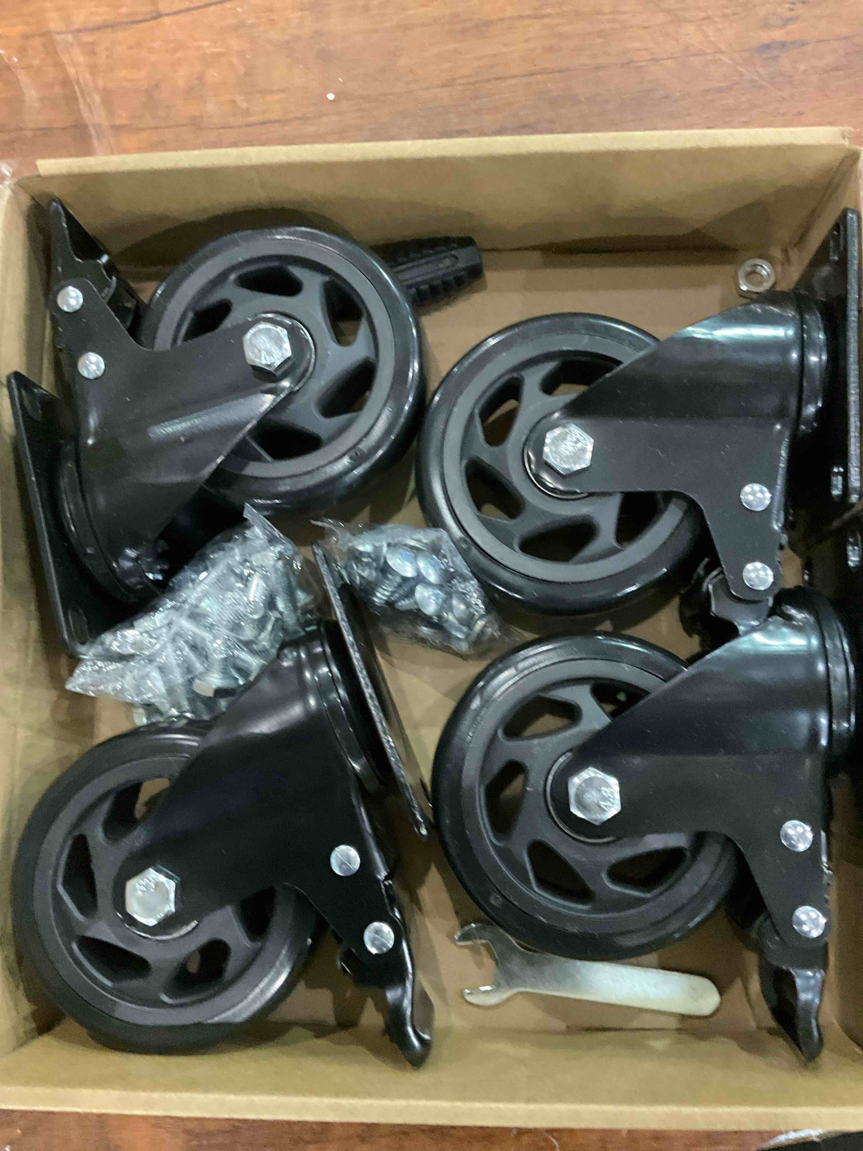 https://s3.amazonaws.com/lotting-images-prod/BargainHunt/EXS01347324_1713180434547.jpeg