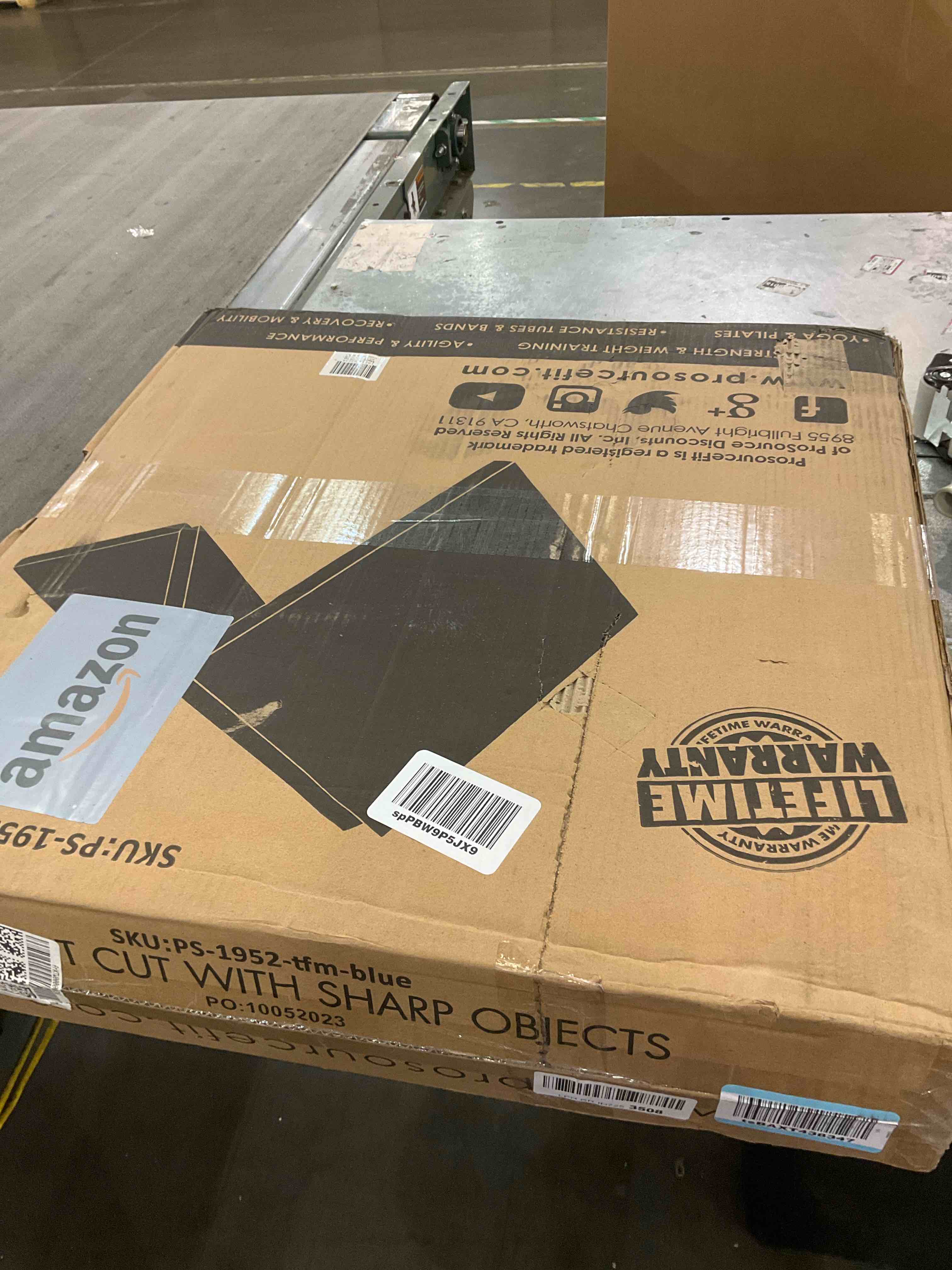 https://s3.amazonaws.com/lotting-images-prod/BargainHunt/EXS01347587_1709834062160.jpeg