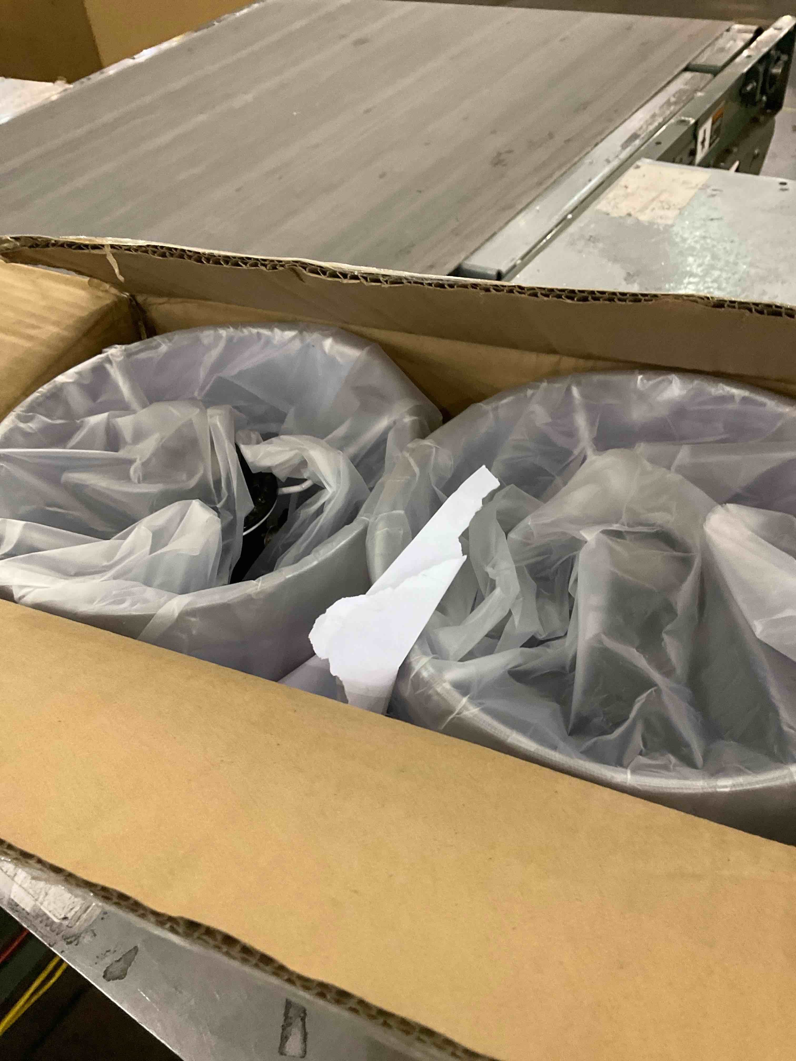https://s3.amazonaws.com/lotting-images-prod/BargainHunt/EXS01347745_1709913649381.jpeg