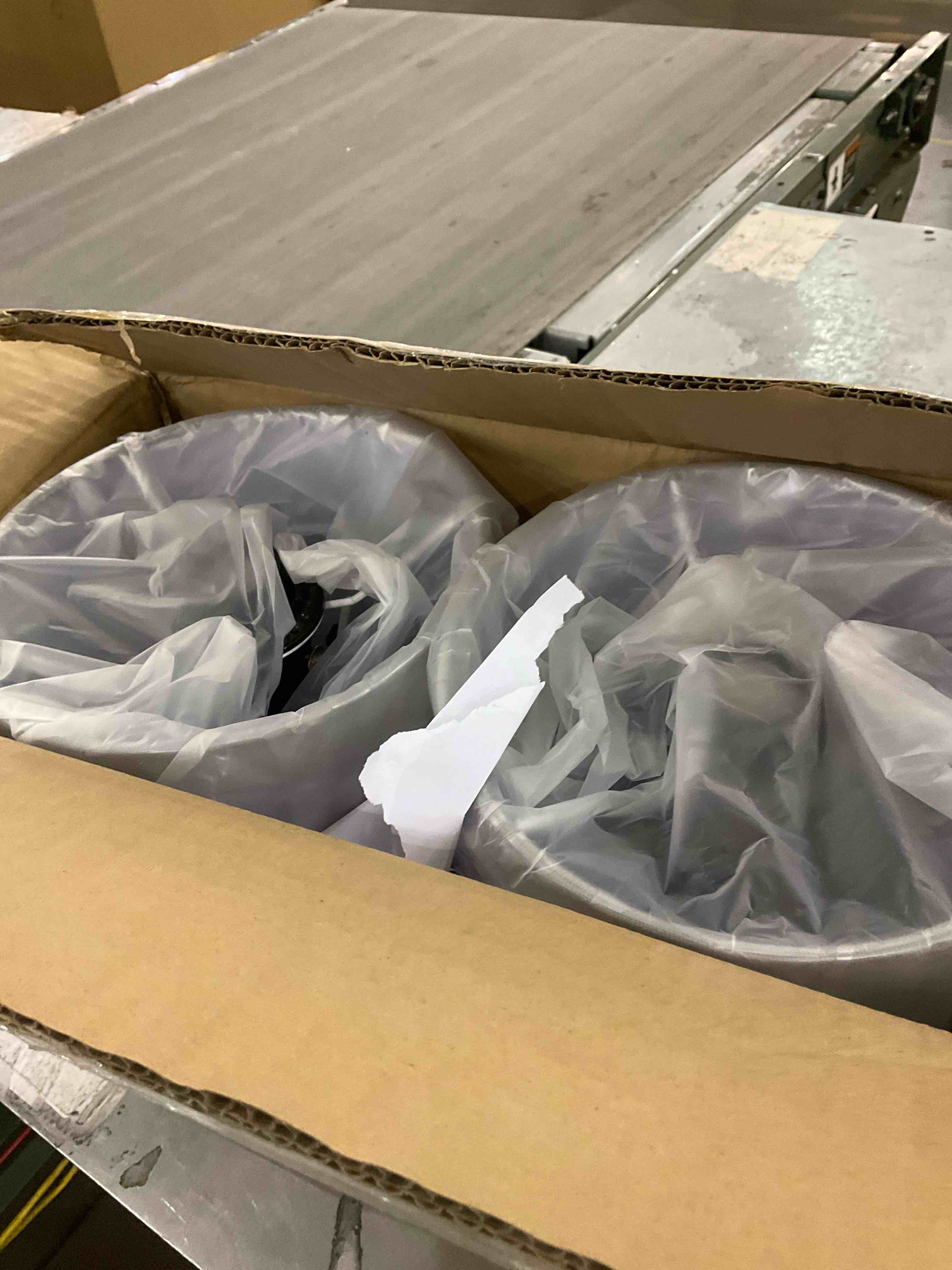 https://s3.amazonaws.com/lotting-images-prod/BargainHunt/EXS01347745_1709913650323.jpeg