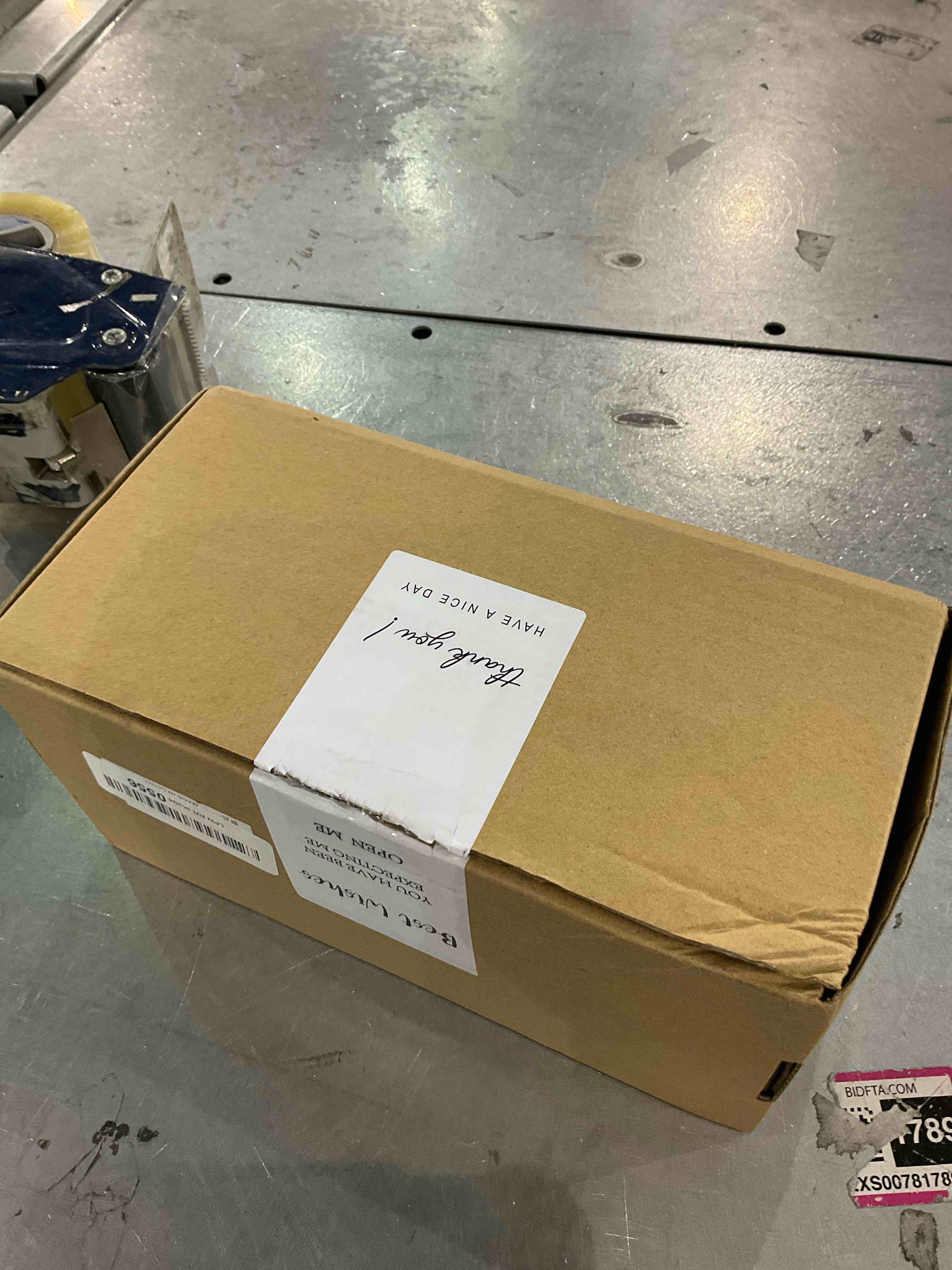 https://s3.amazonaws.com/lotting-images-prod/BargainHunt/EXS01347878_1710157693843.jpeg