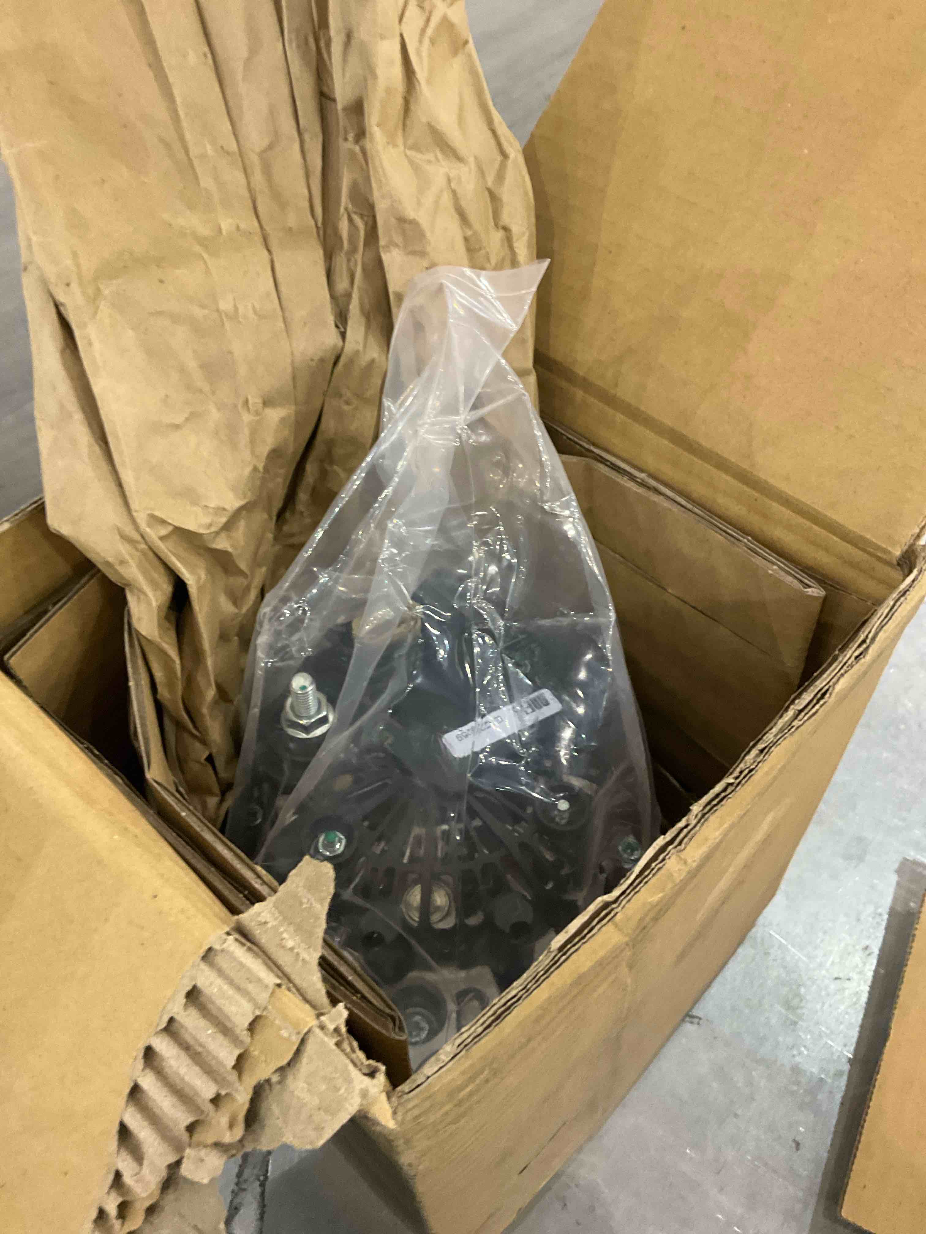 https://s3.amazonaws.com/lotting-images-prod/BargainHunt/EXS01347908_1710160890906.jpeg