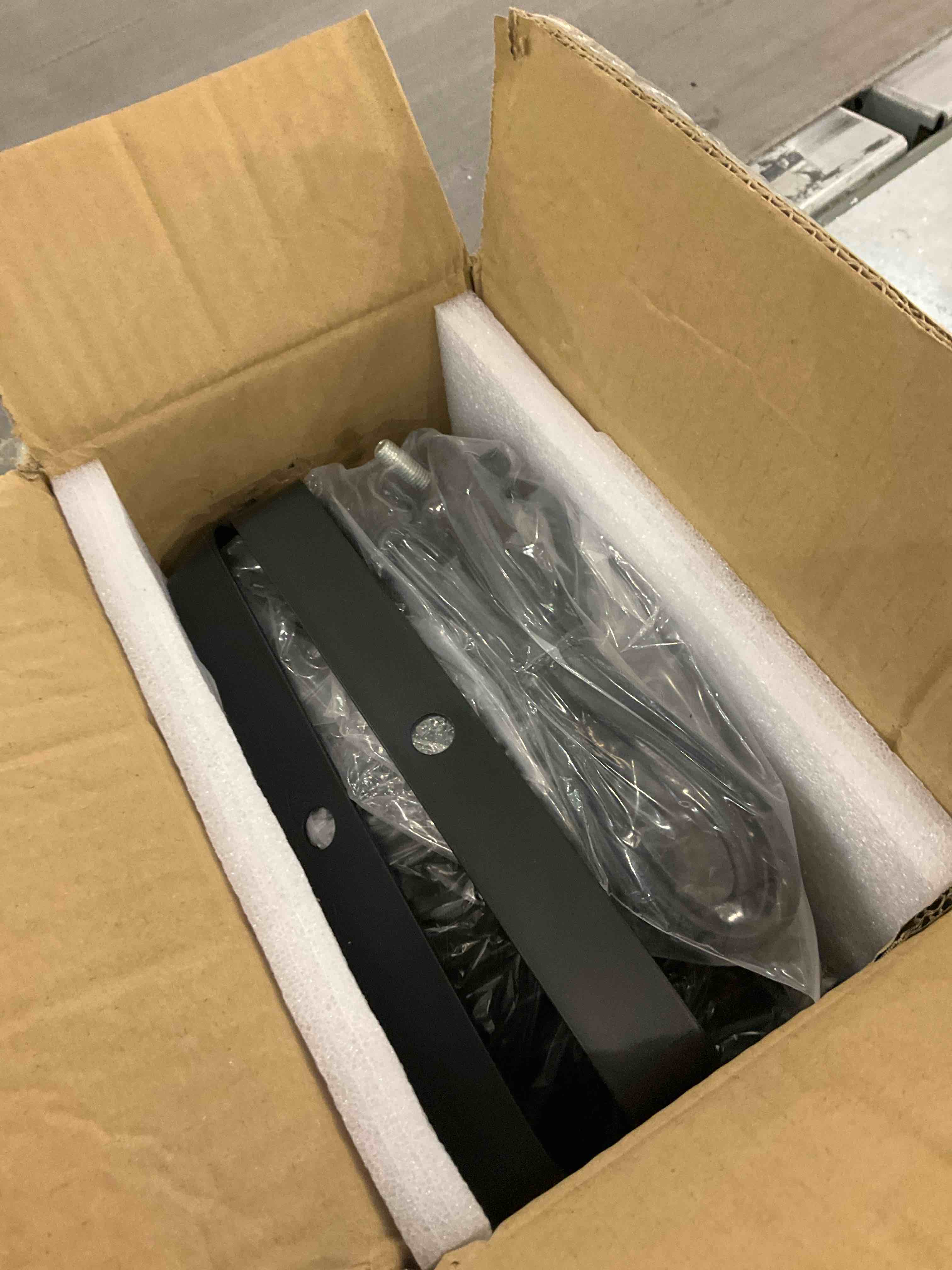 https://s3.amazonaws.com/lotting-images-prod/BargainHunt/EXS01347913_1710161241713.jpeg