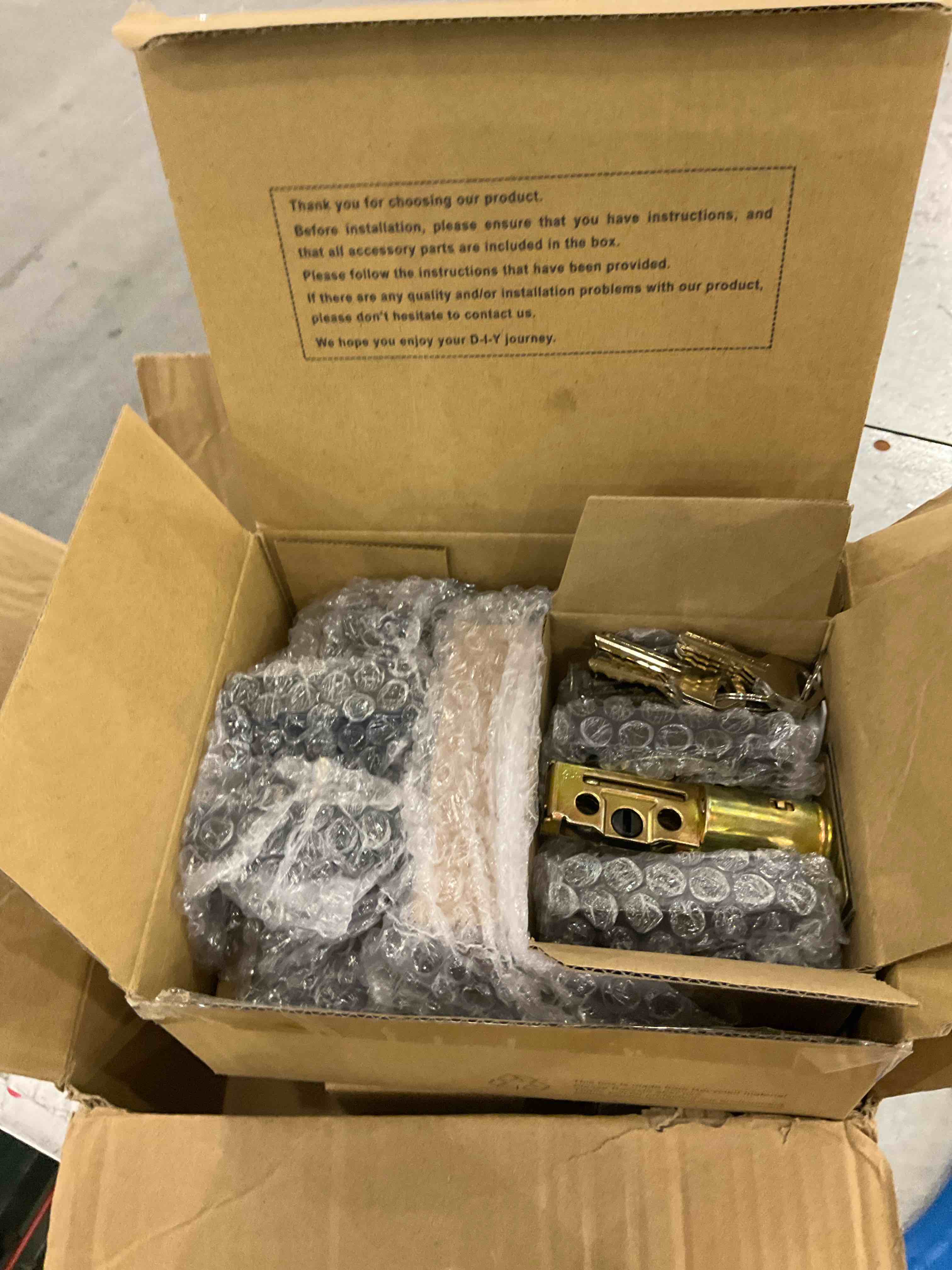 https://s3.amazonaws.com/lotting-images-prod/BargainHunt/EXS01347923_1710163767492.jpeg
