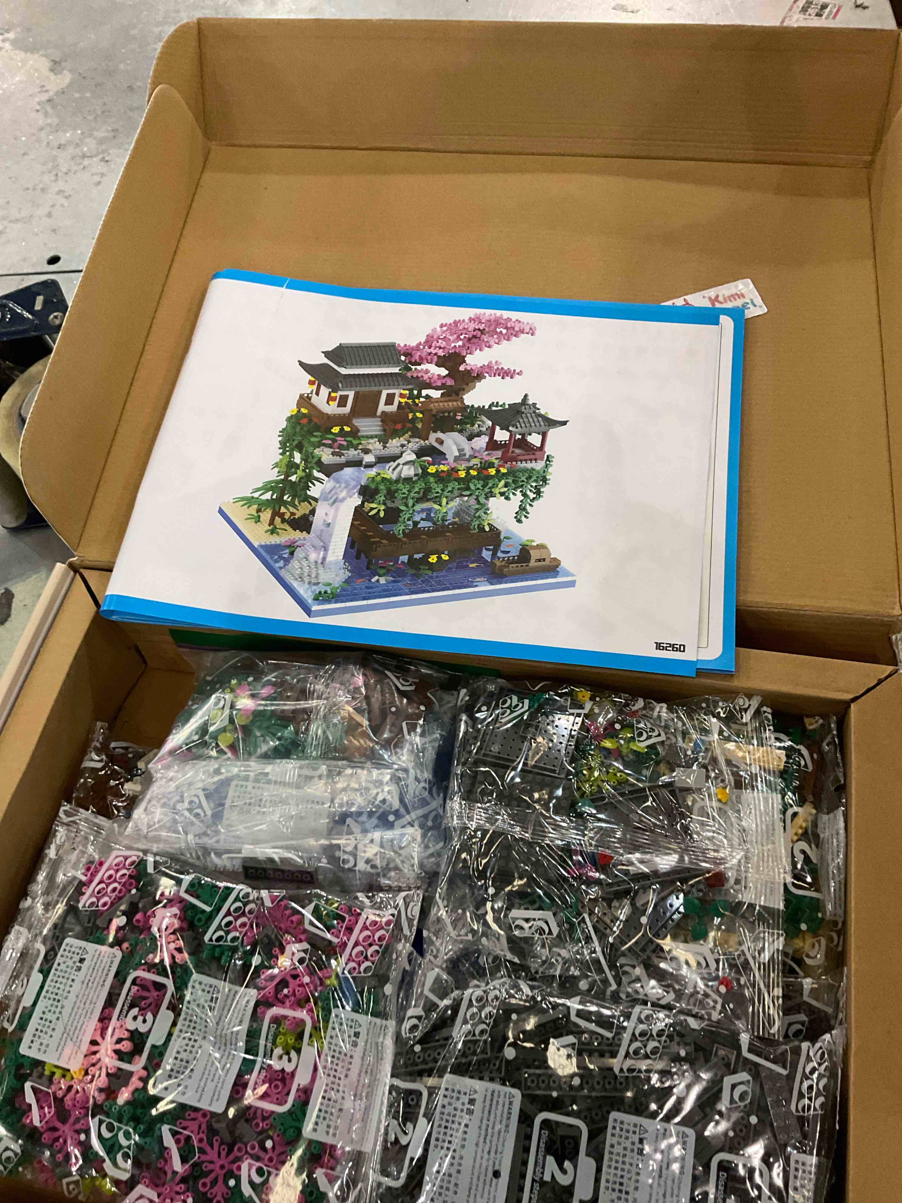 https://s3.amazonaws.com/lotting-images-prod/BargainHunt/EXS01347936_1710165048627.jpeg