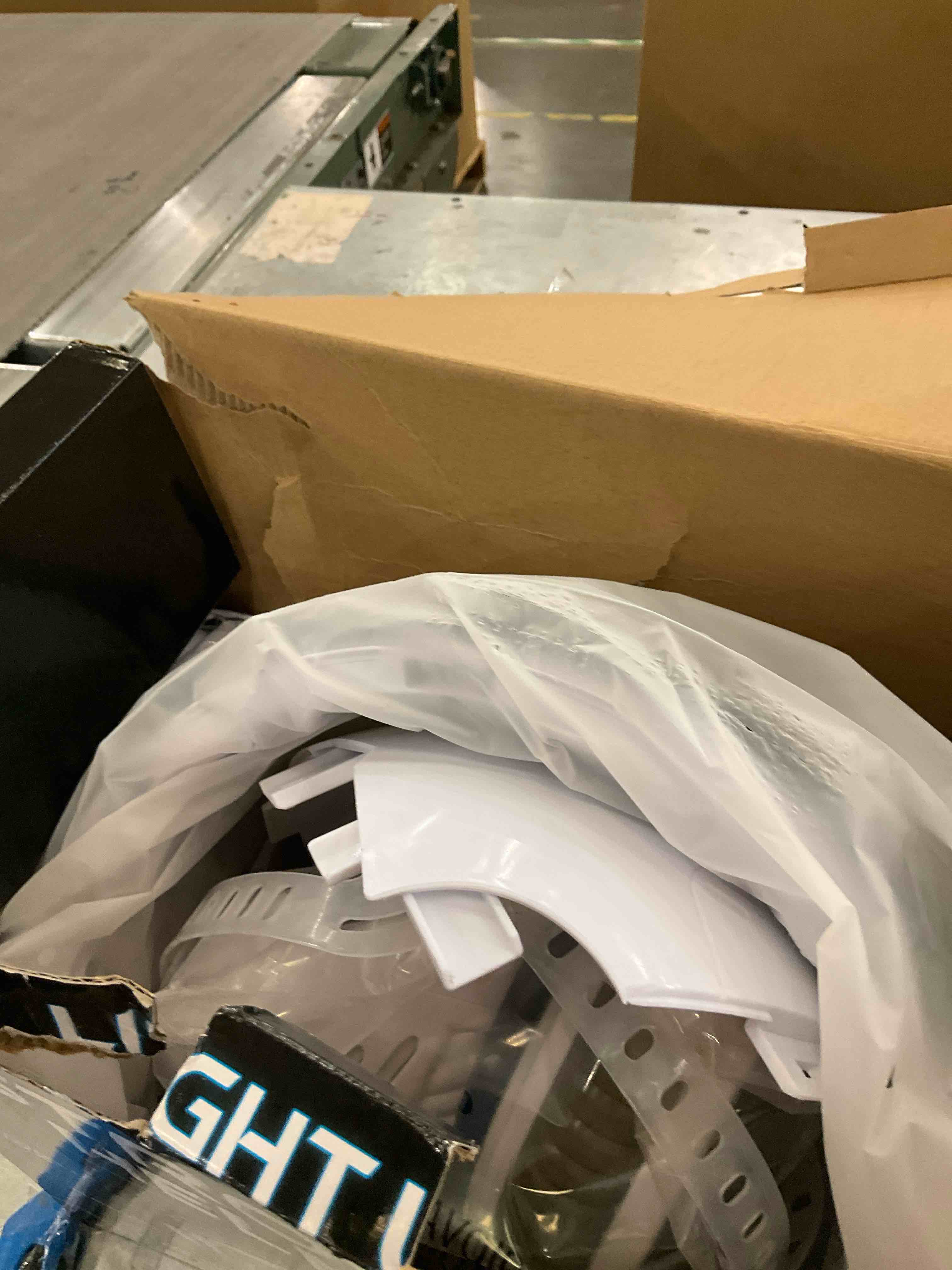https://s3.amazonaws.com/lotting-images-prod/BargainHunt/EXS01347983_1710169573498.jpeg