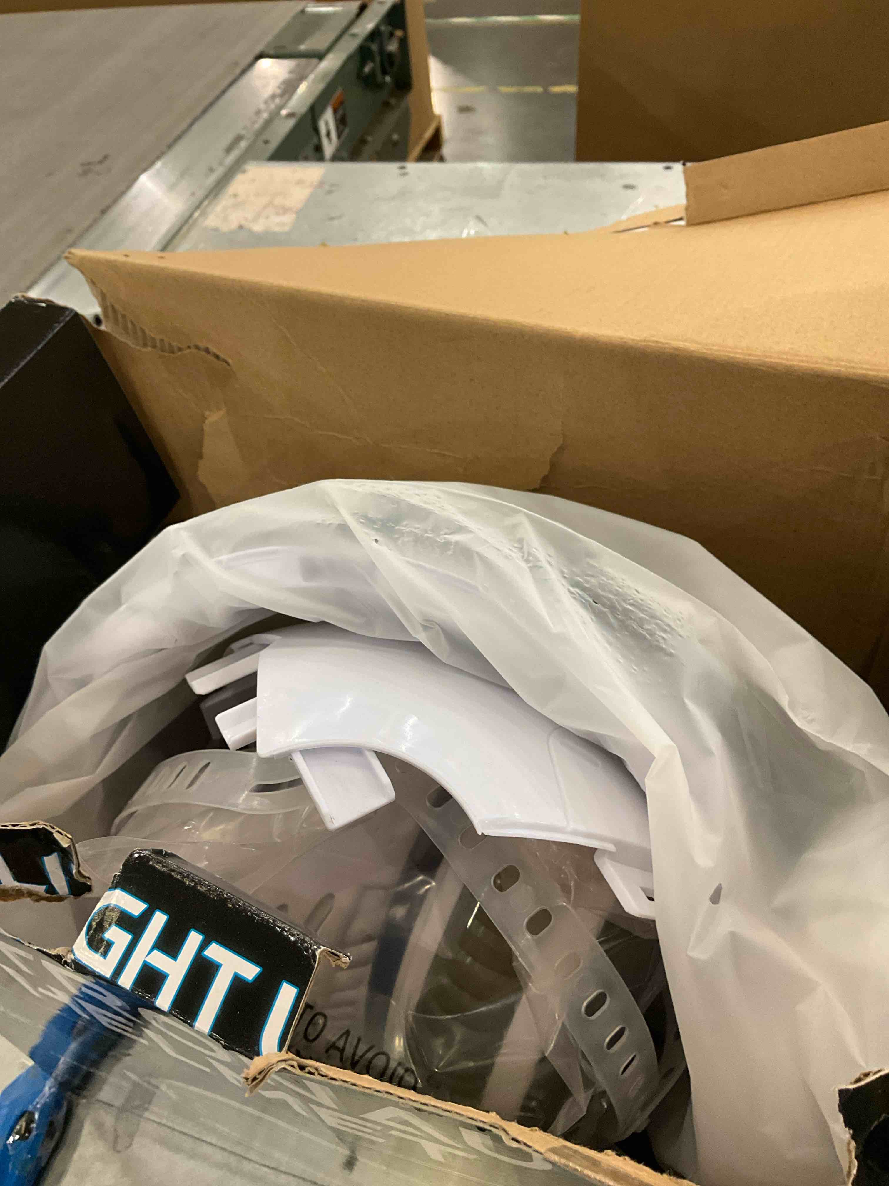 https://s3.amazonaws.com/lotting-images-prod/BargainHunt/EXS01347983_1710169574749.jpeg