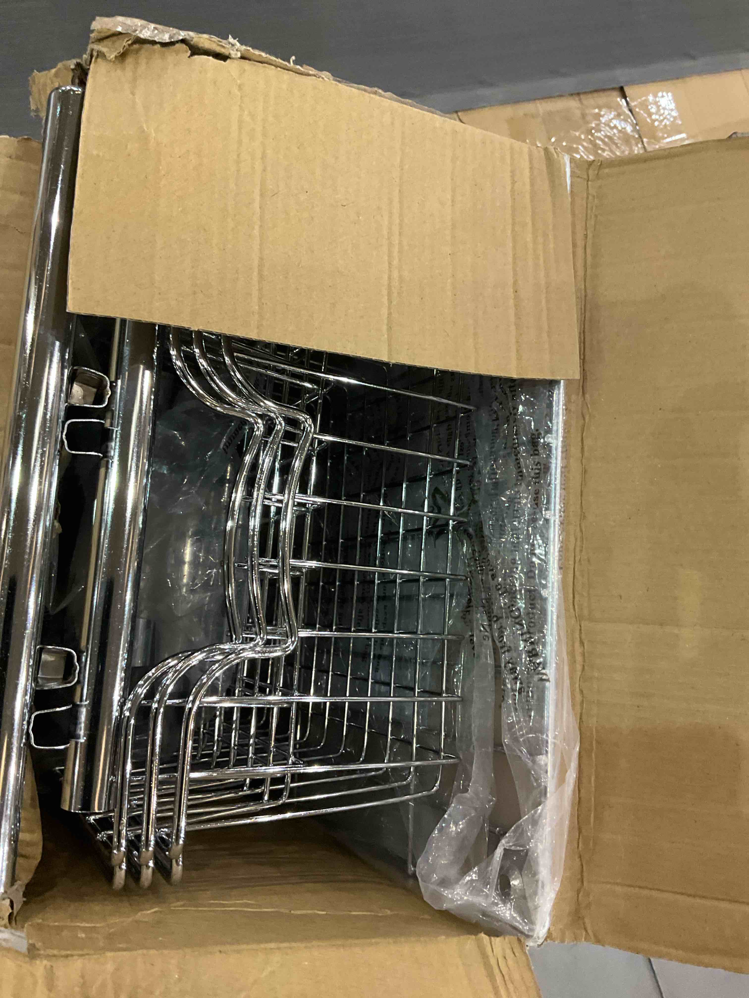 https://s3.amazonaws.com/lotting-images-prod/BargainHunt/EXS01348049_1710852784451.jpeg