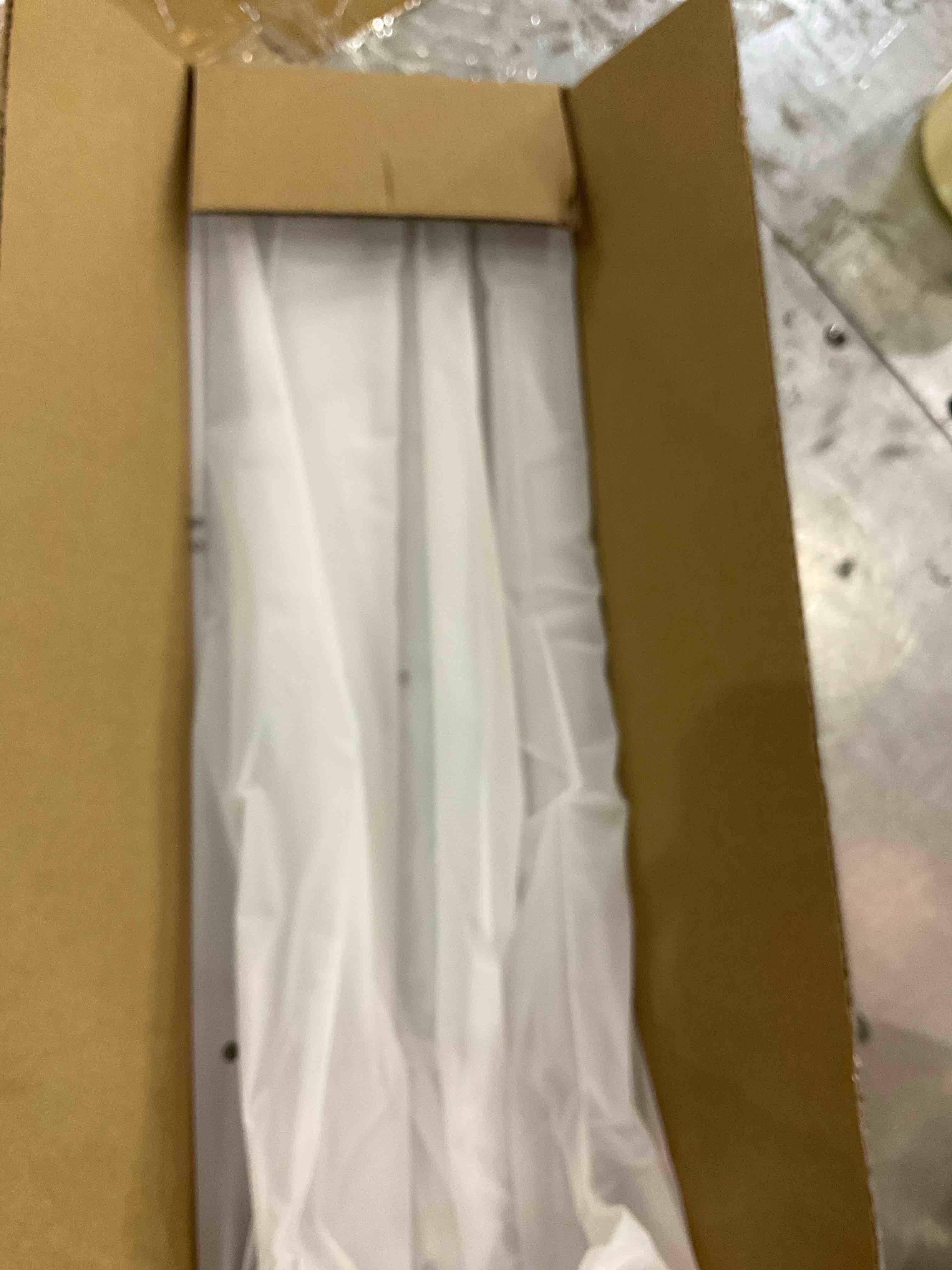 https://s3.amazonaws.com/lotting-images-prod/BargainHunt/EXS01348052_1710854745256.jpeg