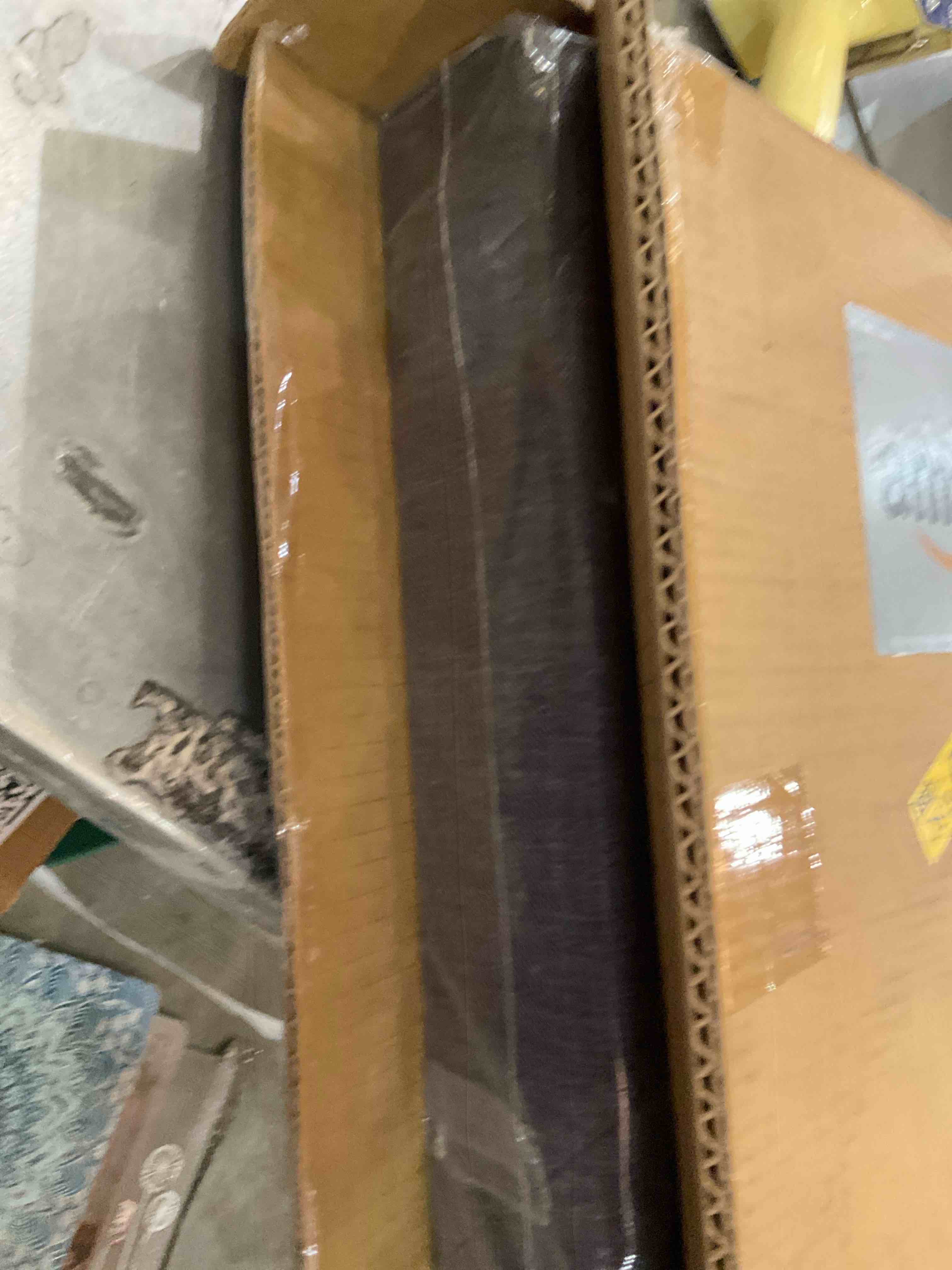 https://s3.amazonaws.com/lotting-images-prod/BargainHunt/EXS01348311_1710961023734.jpeg