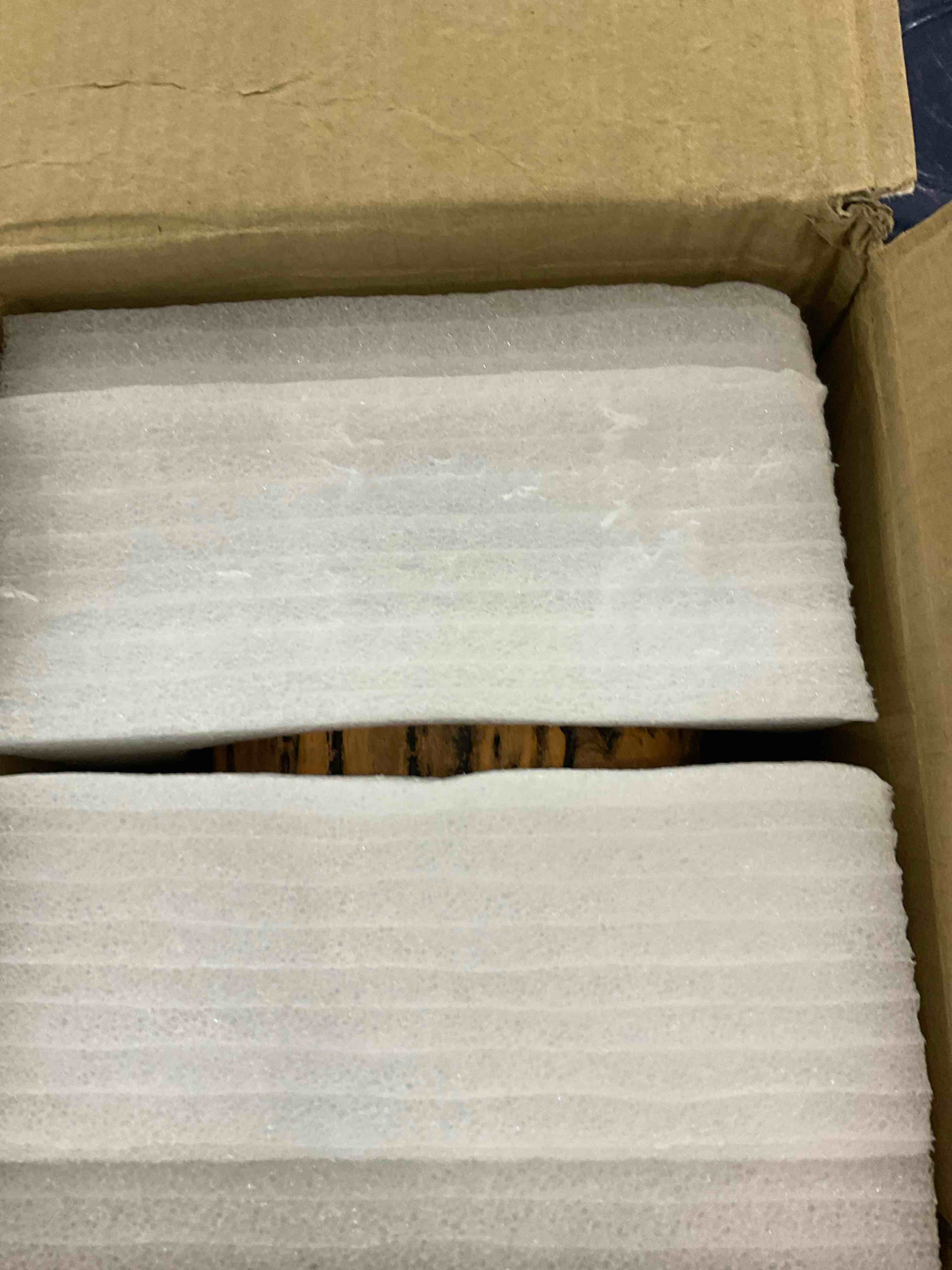 https://s3.amazonaws.com/lotting-images-prod/BargainHunt/EXS01348531_1709753083602.jpeg