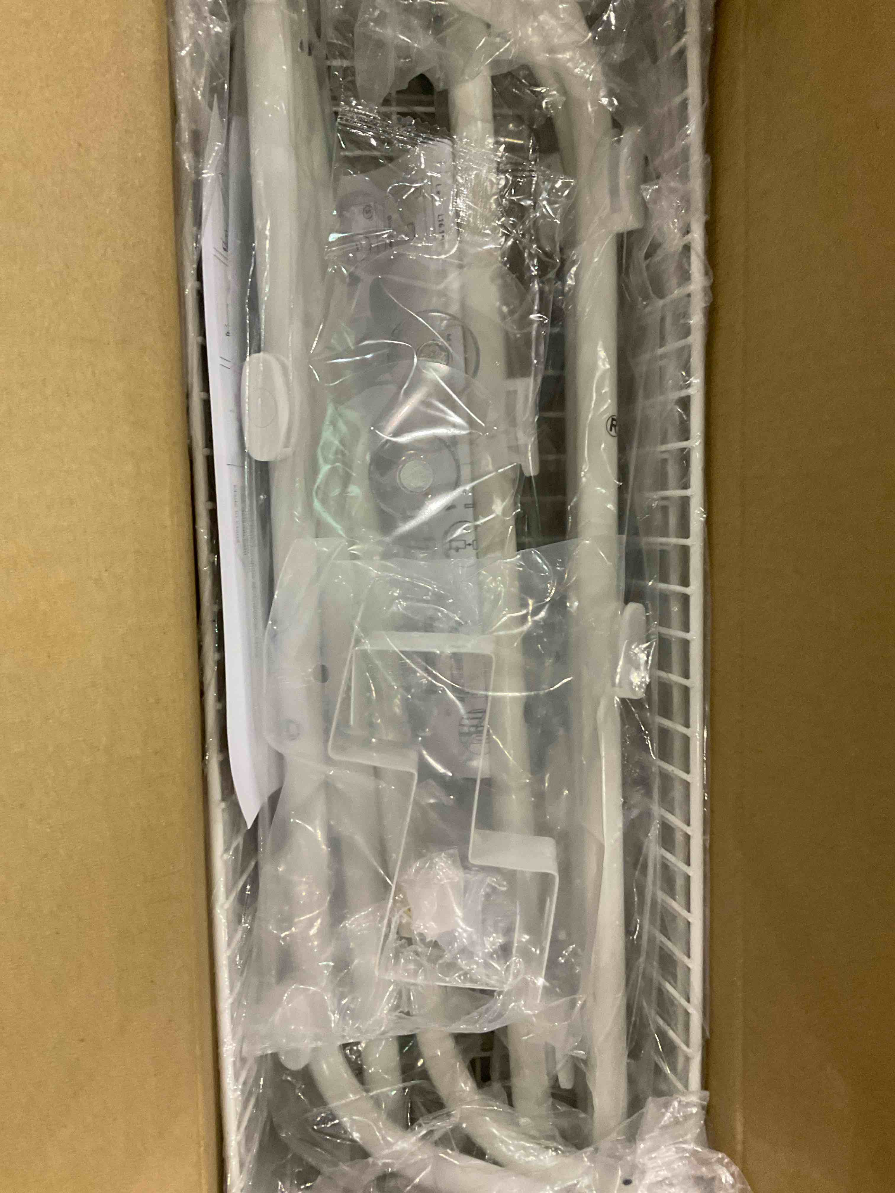 https://s3.amazonaws.com/lotting-images-prod/BargainHunt/EXS01348685_1709901010094.jpeg