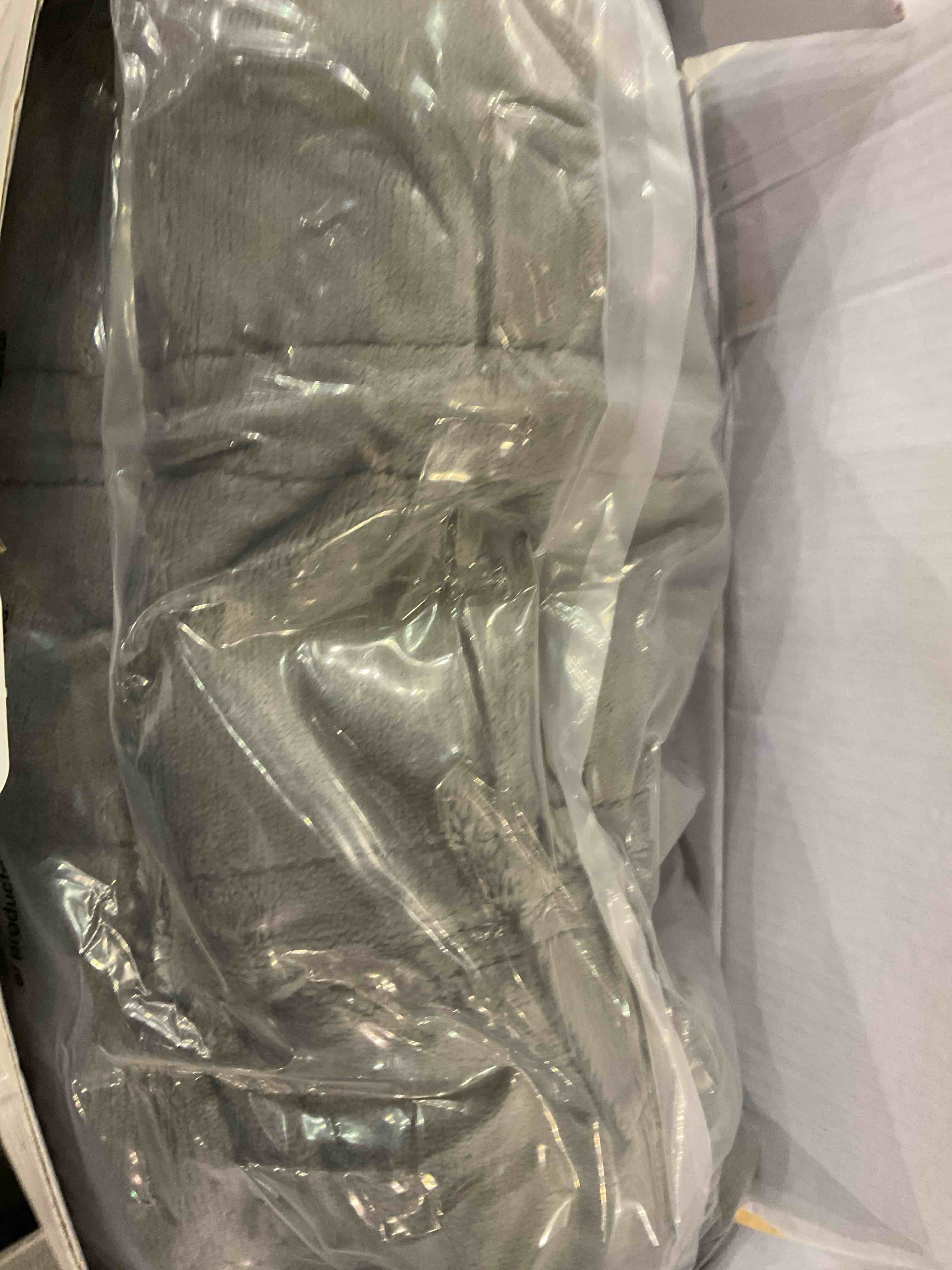 https://s3.amazonaws.com/lotting-images-prod/BargainHunt/EXS01348707_1709911564862.jpeg
