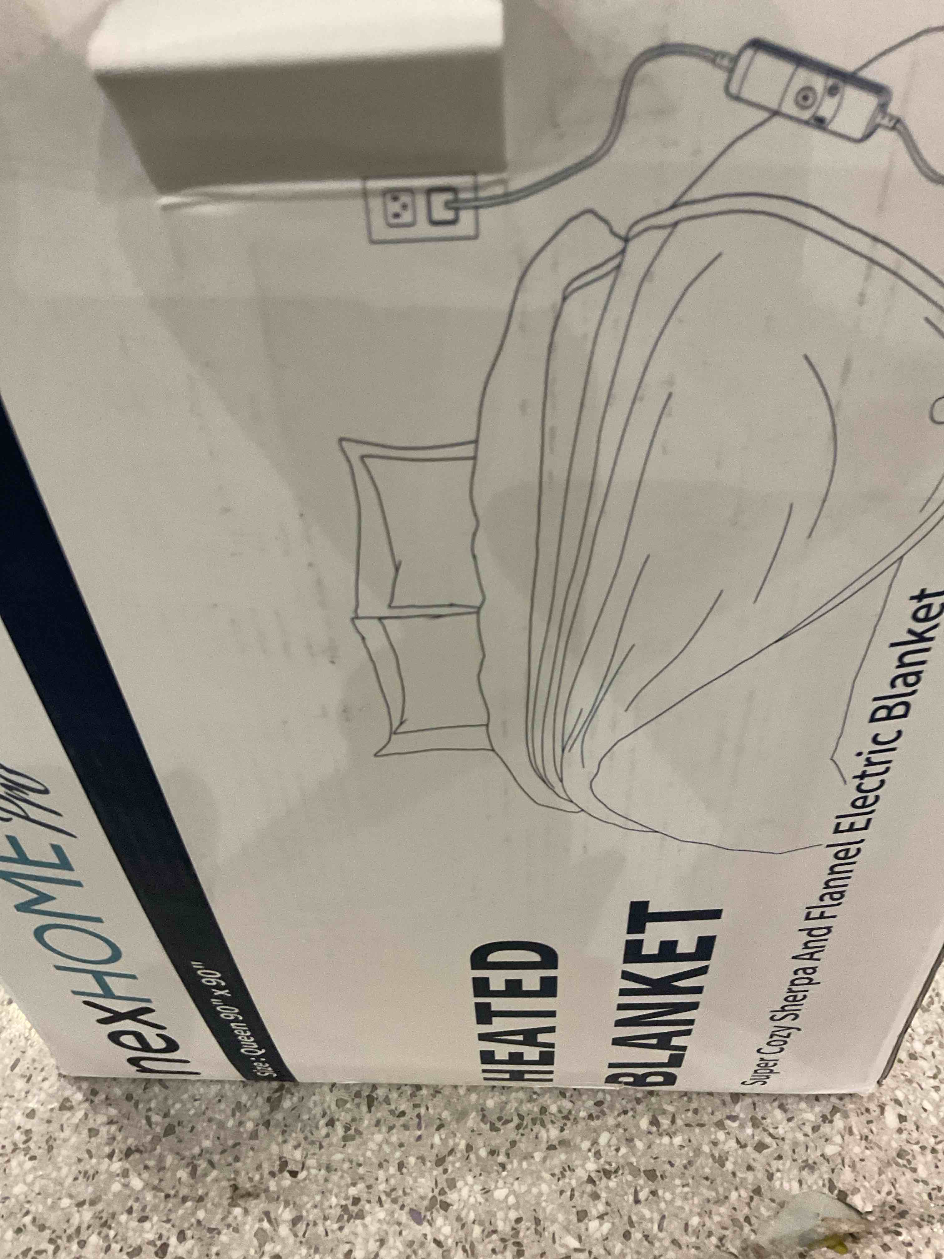 https://s3.amazonaws.com/lotting-images-prod/BargainHunt/EXS01348707_1709911567612.jpeg