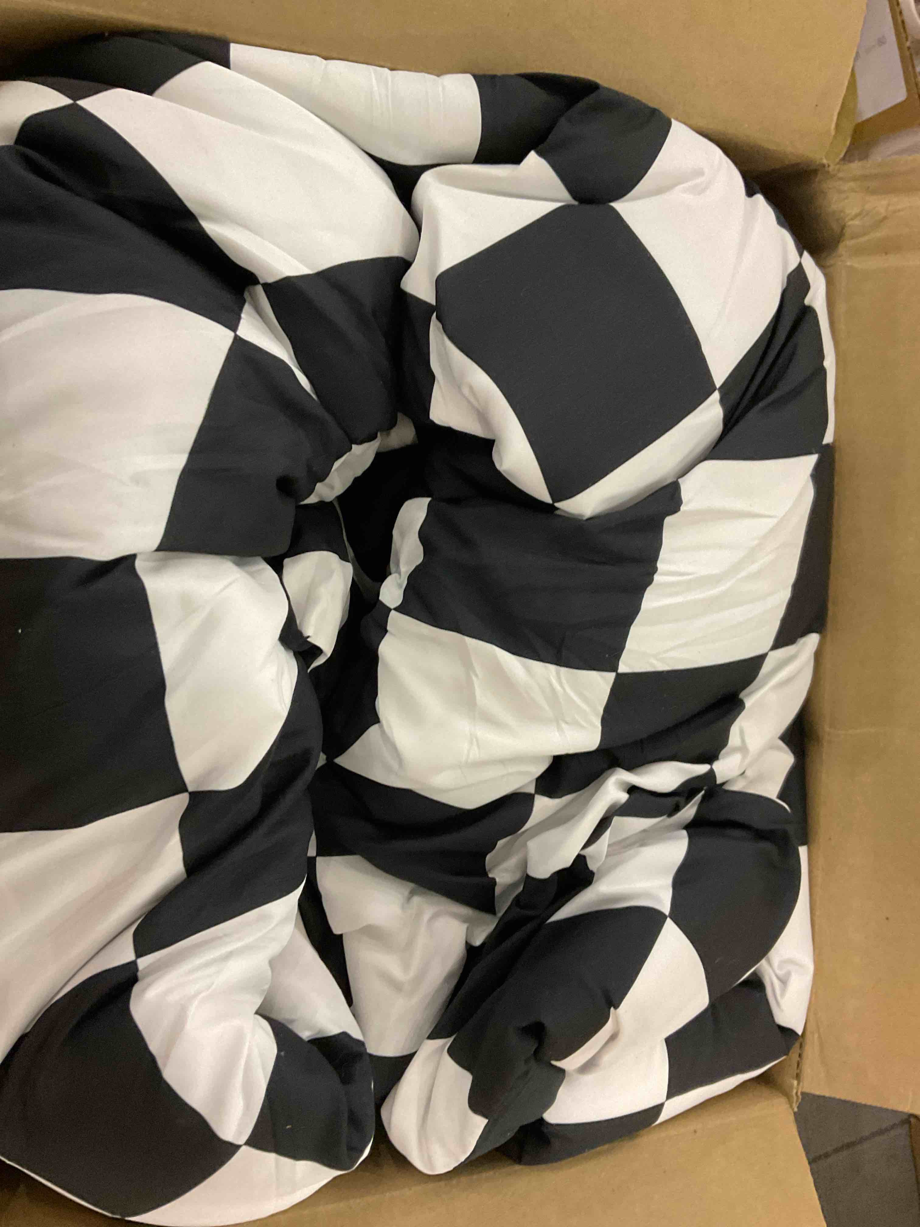 https://s3.amazonaws.com/lotting-images-prod/BargainHunt/EXS01348730_1709915860894.jpeg