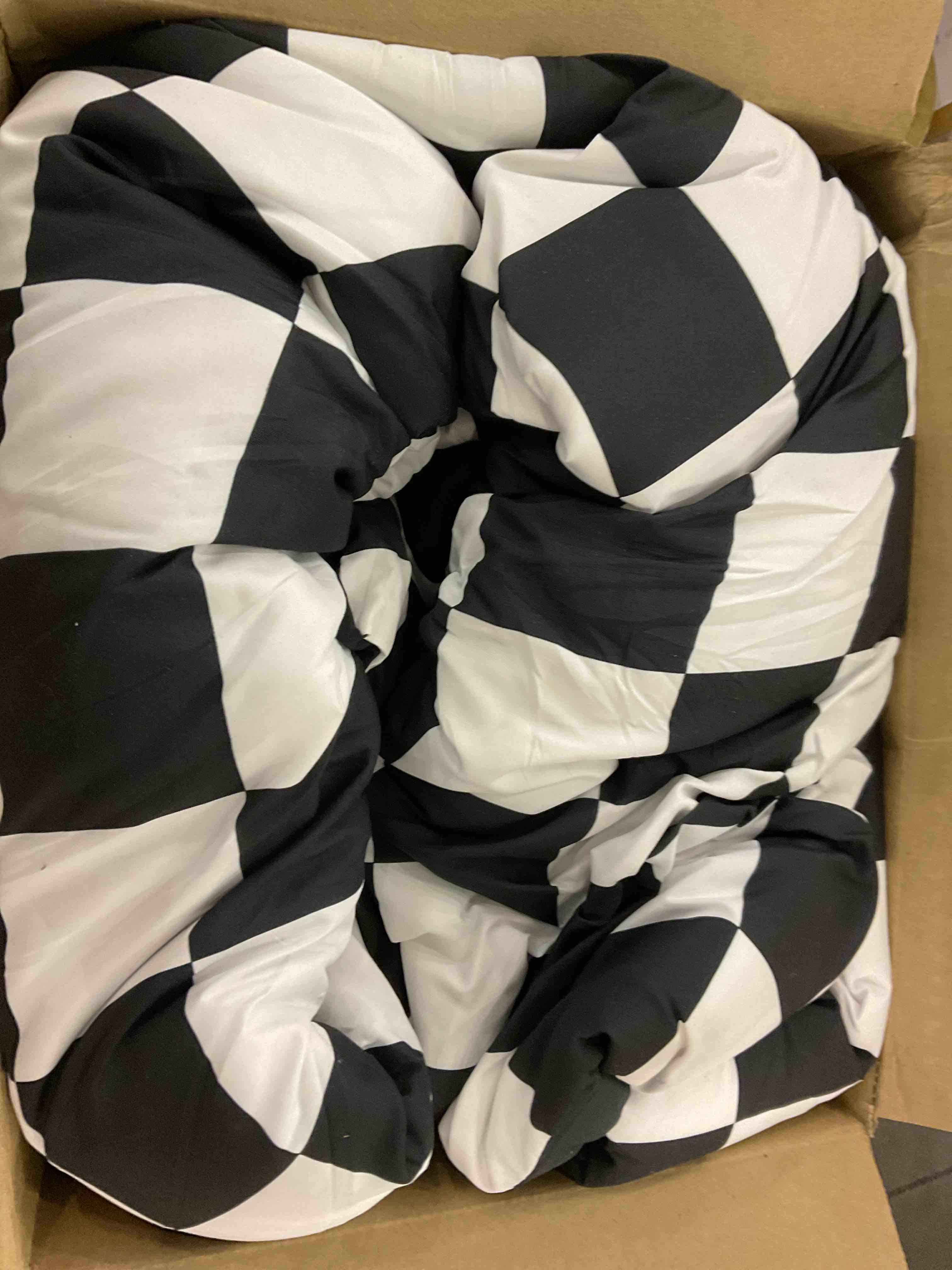 https://s3.amazonaws.com/lotting-images-prod/BargainHunt/EXS01348730_1709915861975.jpeg
