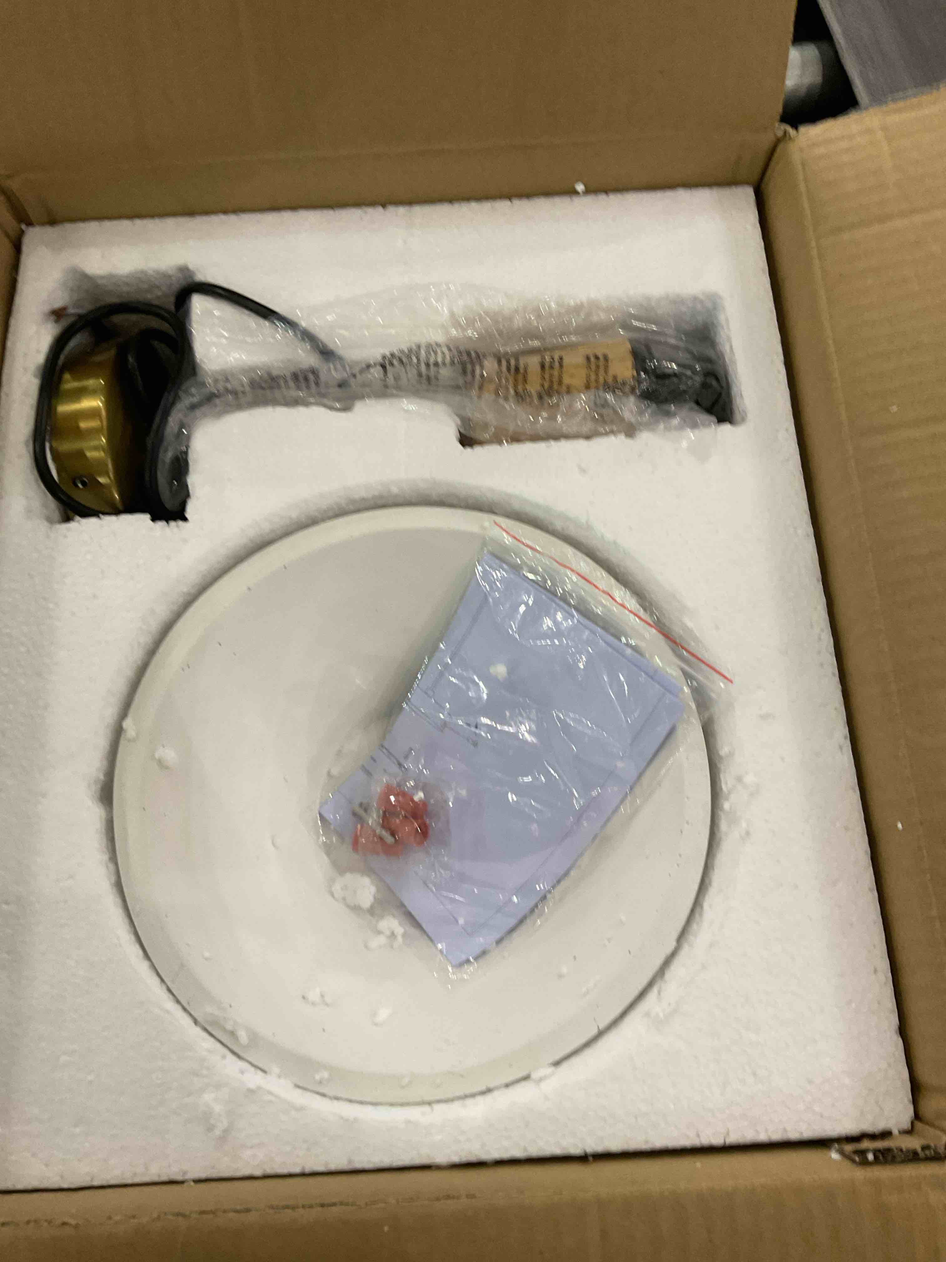https://s3.amazonaws.com/lotting-images-prod/BargainHunt/EXS01348769_1709928455445.jpeg