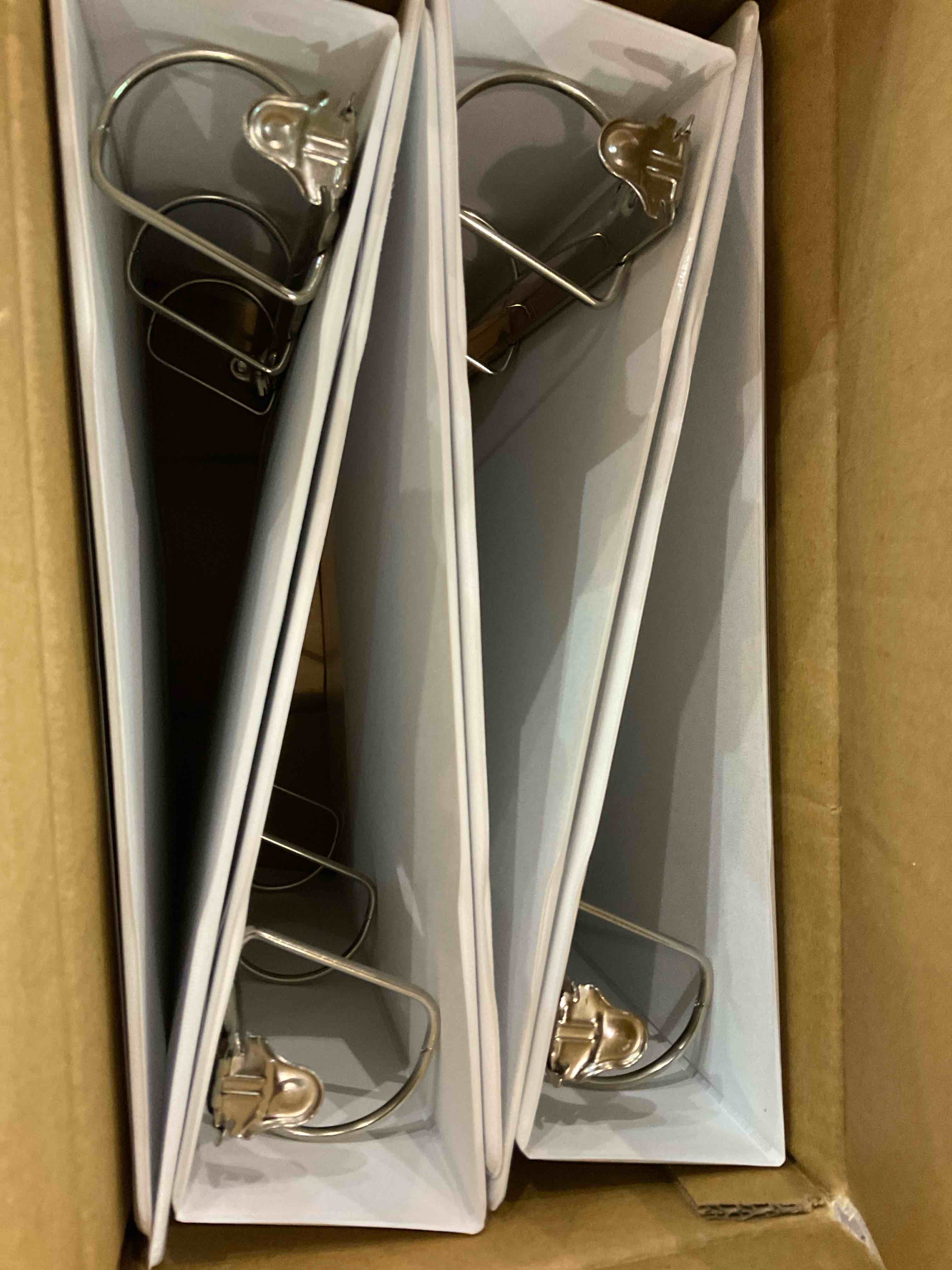 https://s3.amazonaws.com/lotting-images-prod/BargainHunt/EXS01348773_1710155958564.jpeg