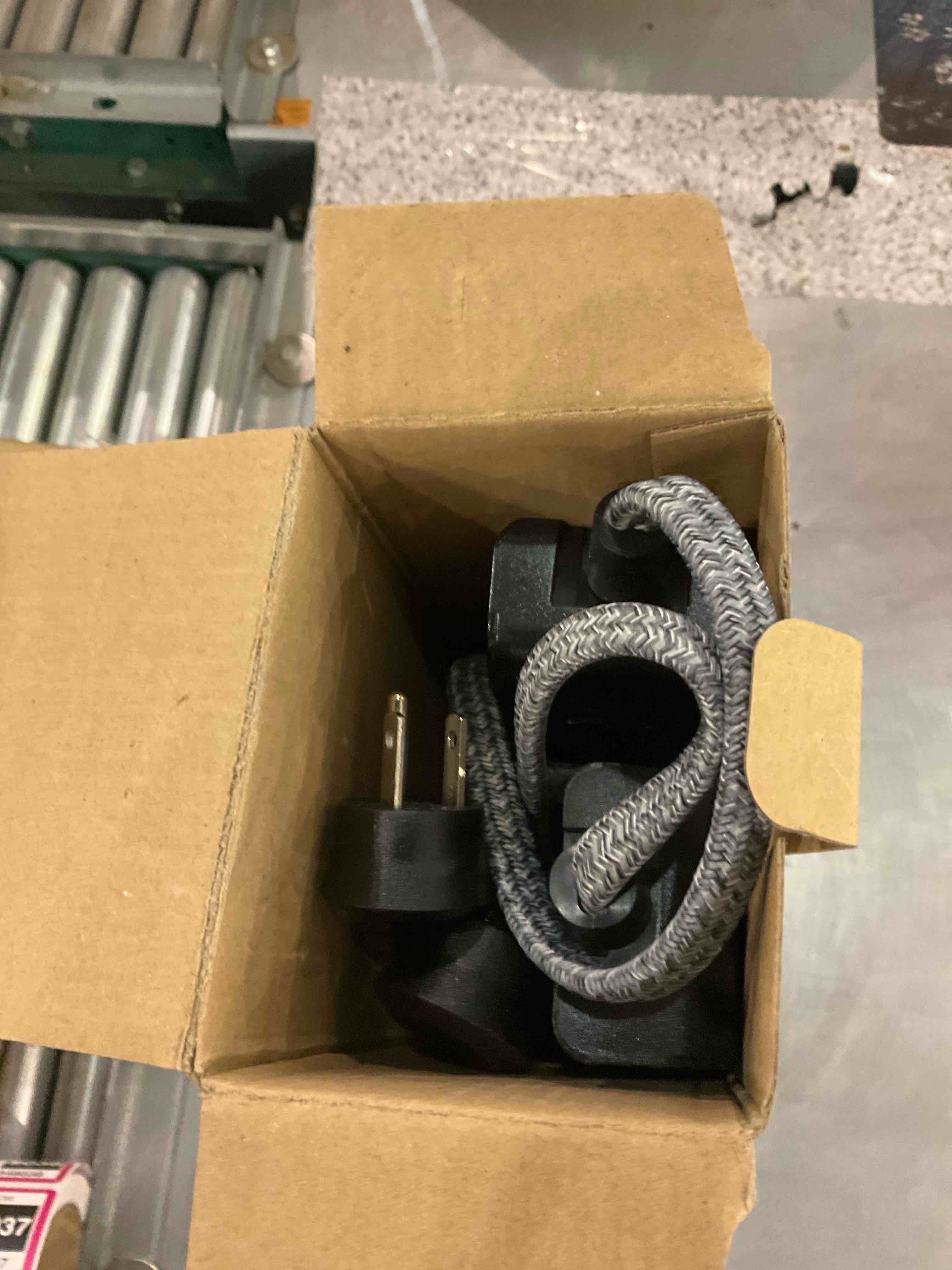 https://s3.amazonaws.com/lotting-images-prod/BargainHunt/EXS01349034_1710328784333.jpeg