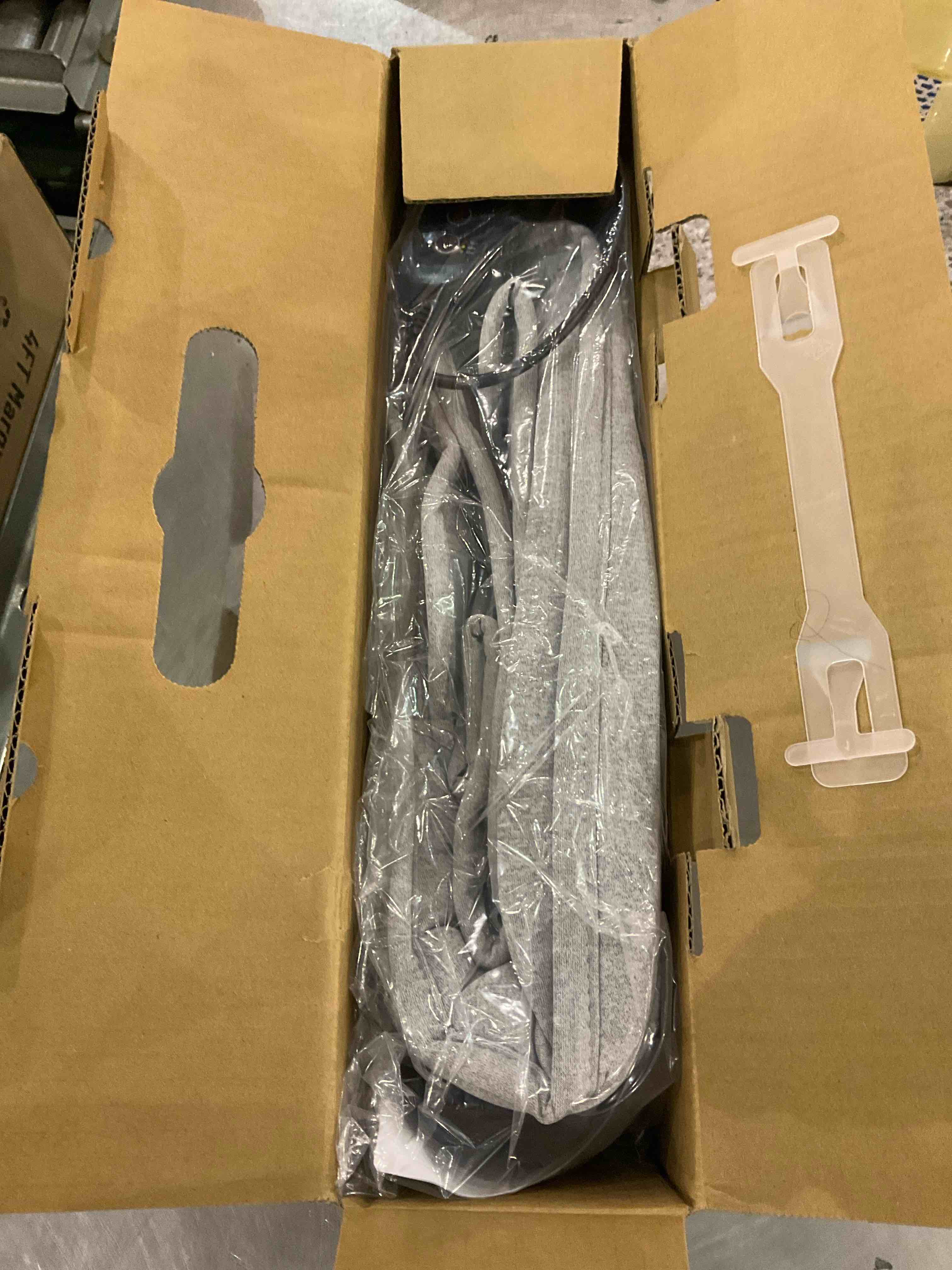 https://s3.amazonaws.com/lotting-images-prod/BargainHunt/EXS01349036_1710328992605.jpeg