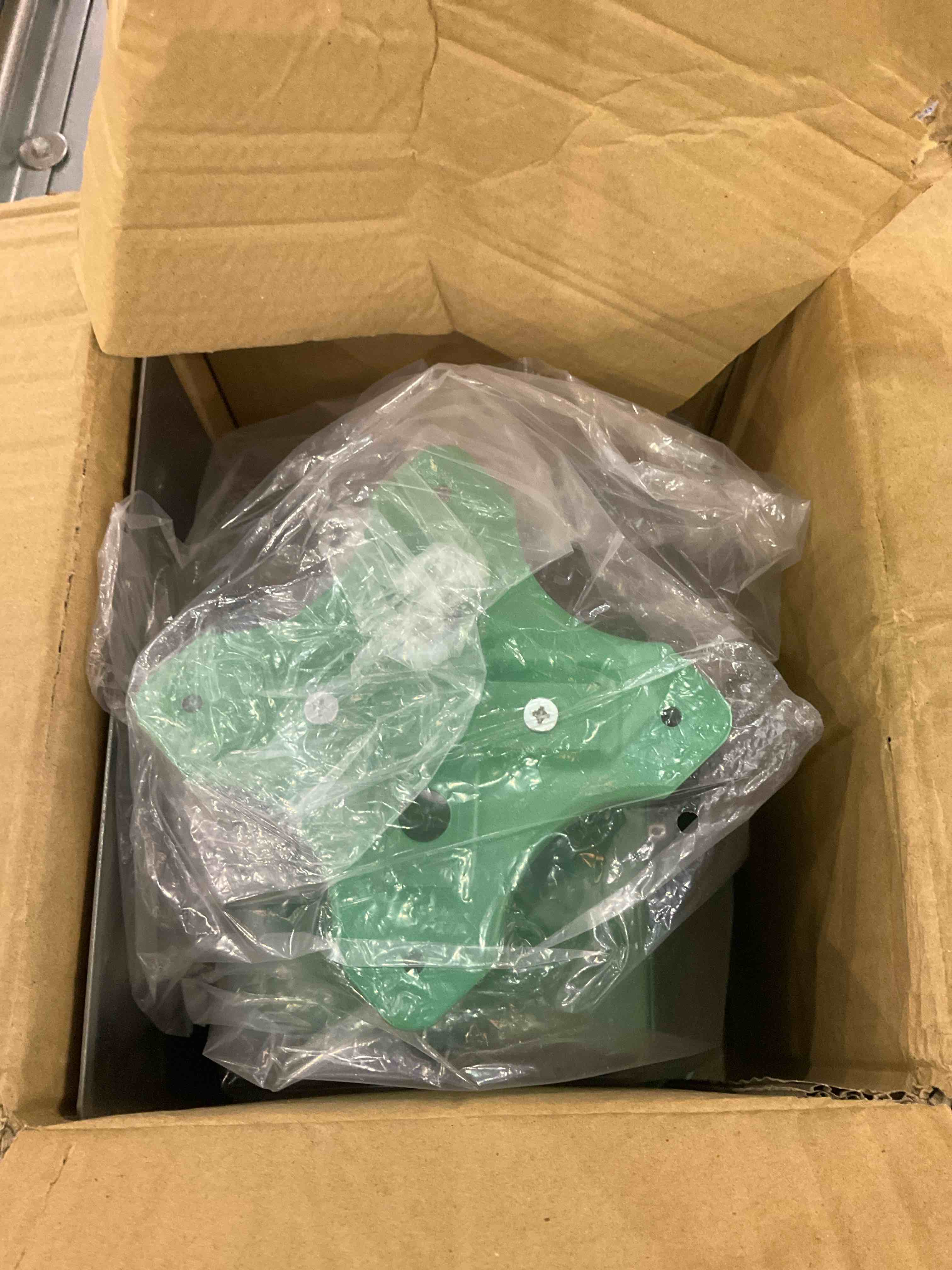 https://s3.amazonaws.com/lotting-images-prod/BargainHunt/EXS01349086_1710336539533.jpeg