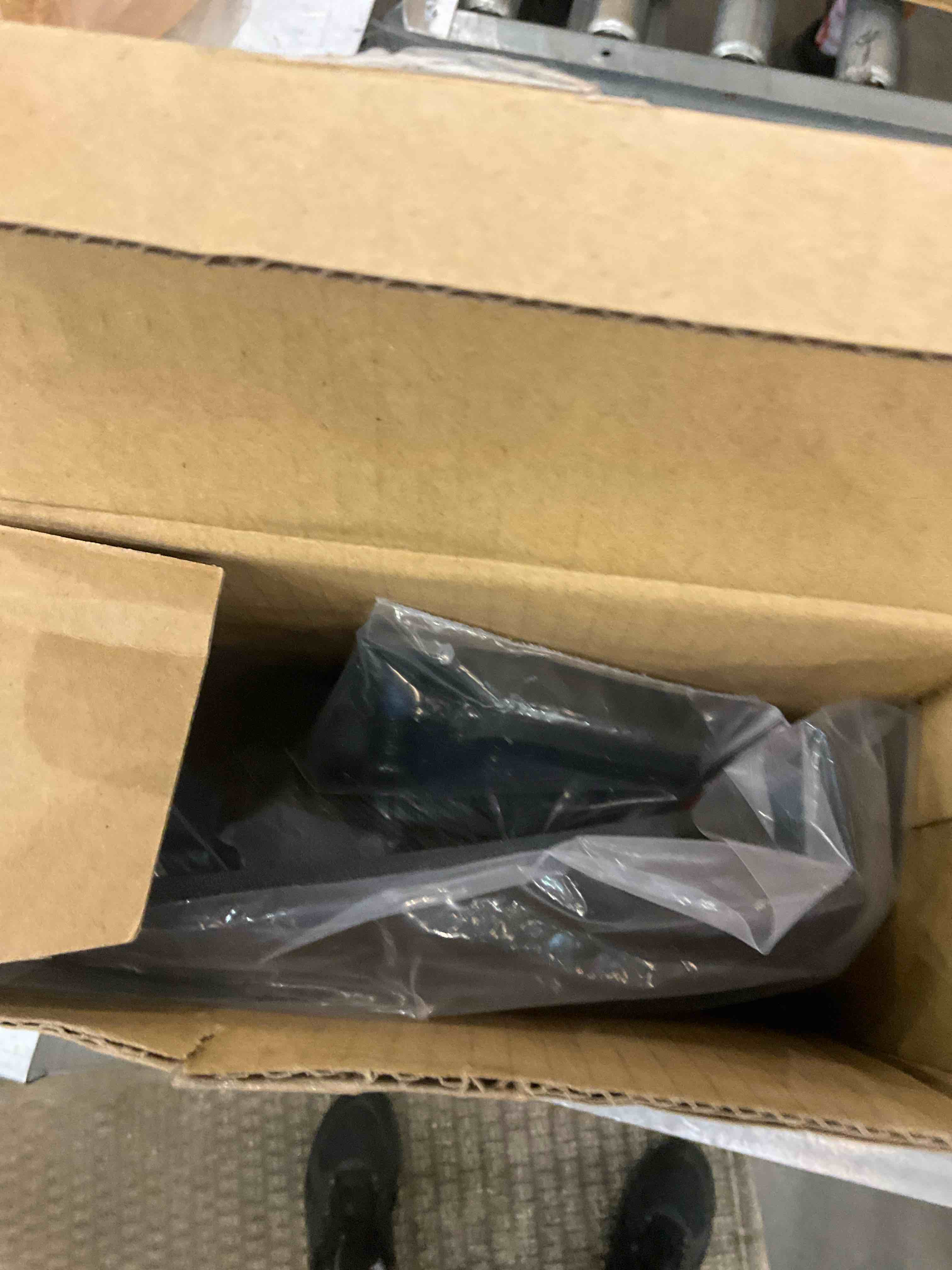 https://s3.amazonaws.com/lotting-images-prod/BargainHunt/EXS01350064_1718904204226.jpeg