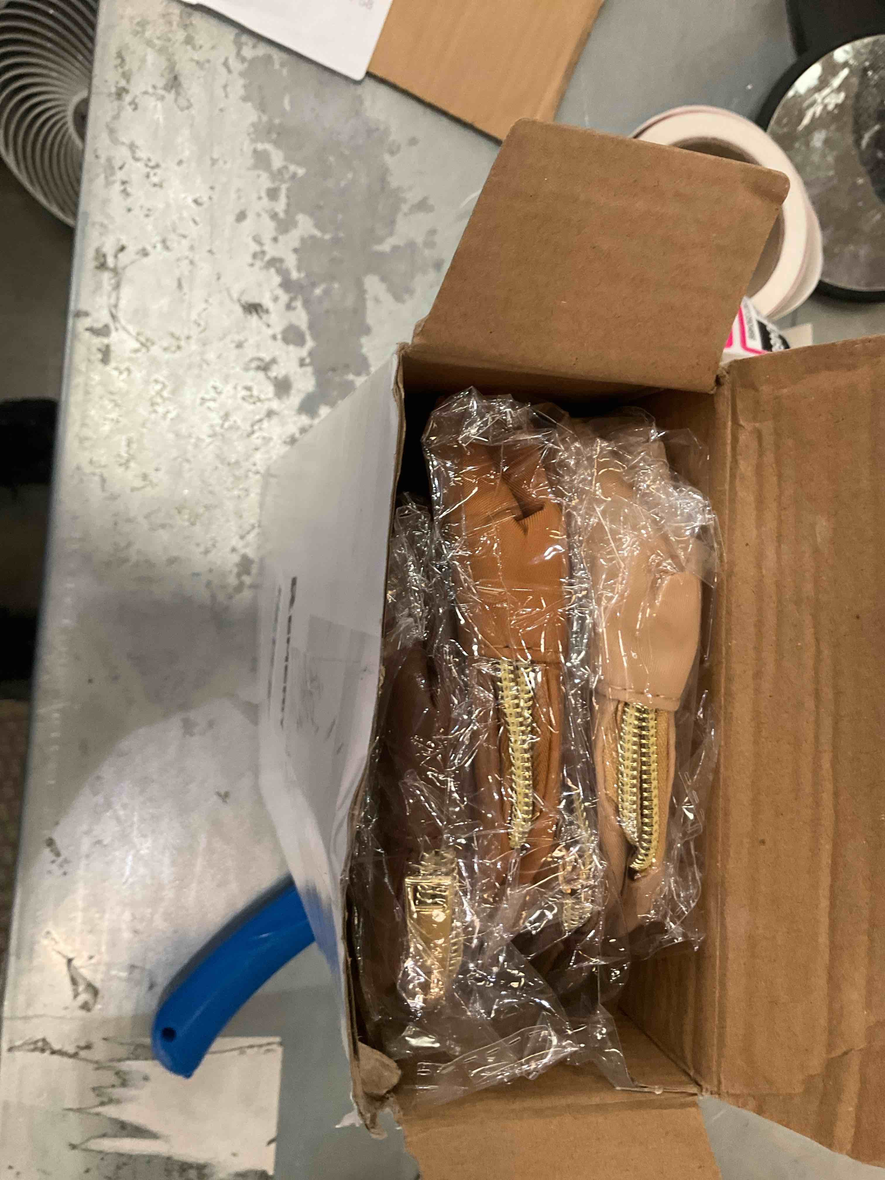 https://s3.amazonaws.com/lotting-images-prod/BargainHunt/EXS01350464_1719859433450.jpeg
