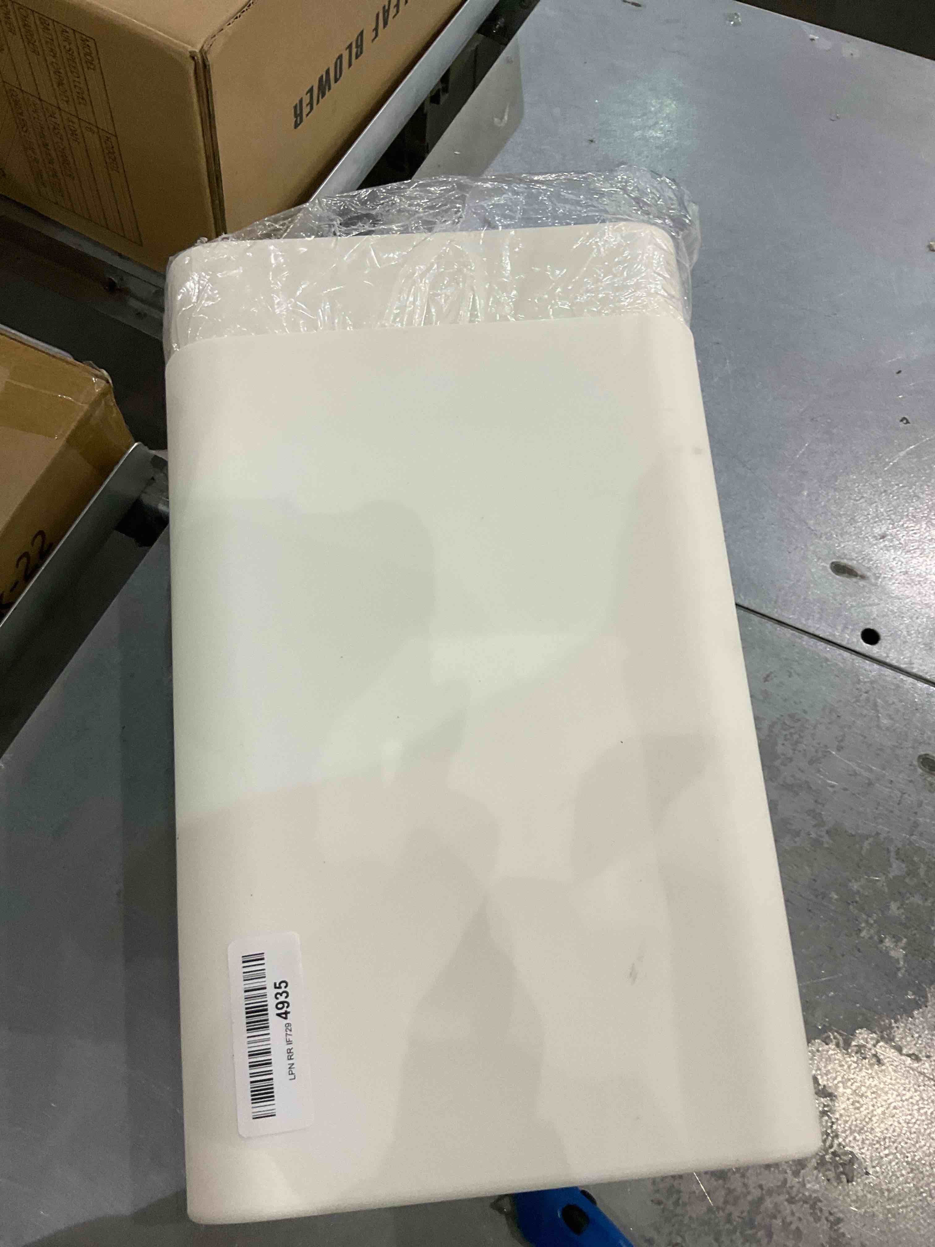 https://s3.amazonaws.com/lotting-images-prod/BargainHunt/EXS01350547_1711460806688.jpeg