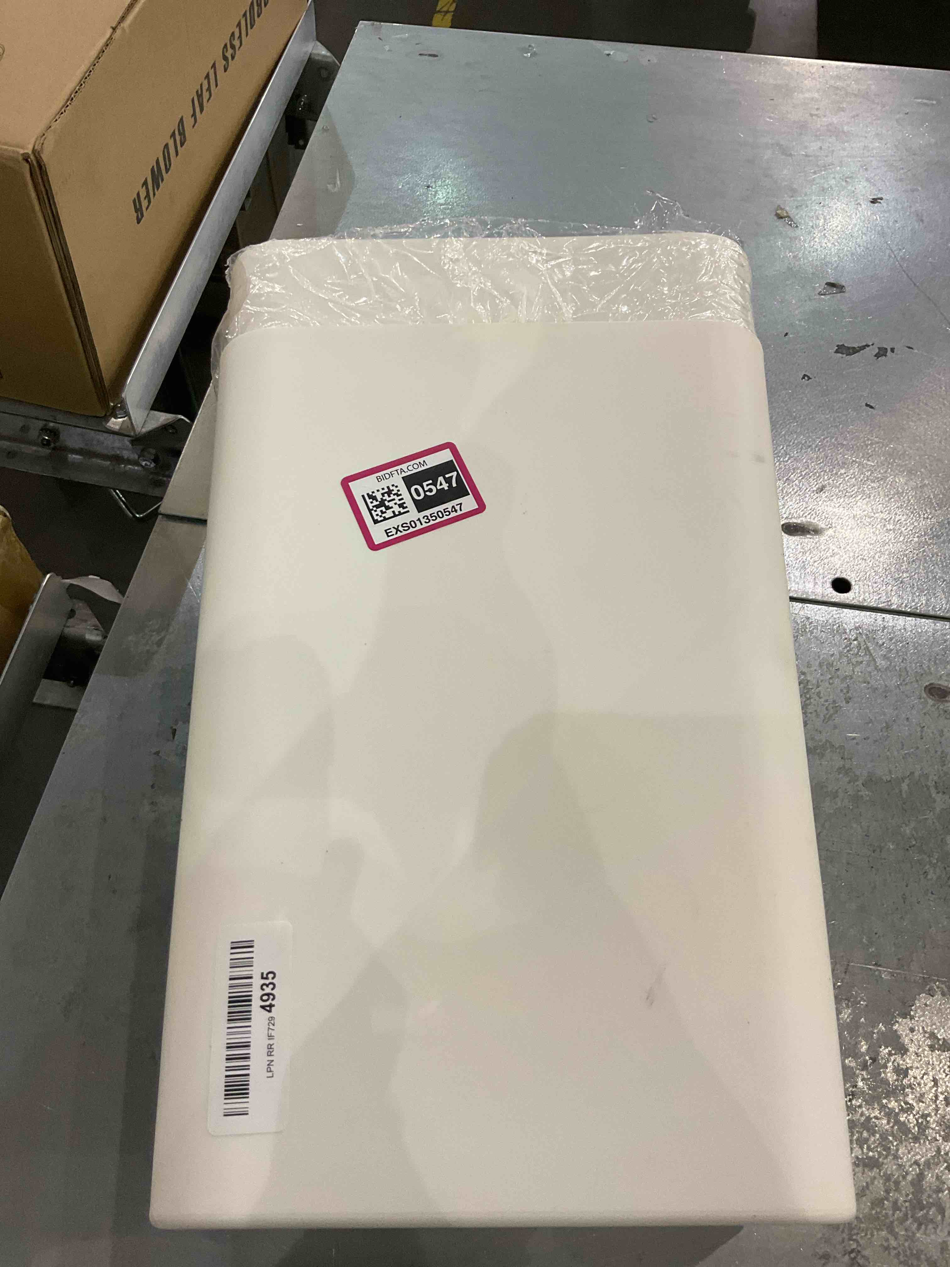 https://s3.amazonaws.com/lotting-images-prod/BargainHunt/EXS01350547_1711460825830.jpeg