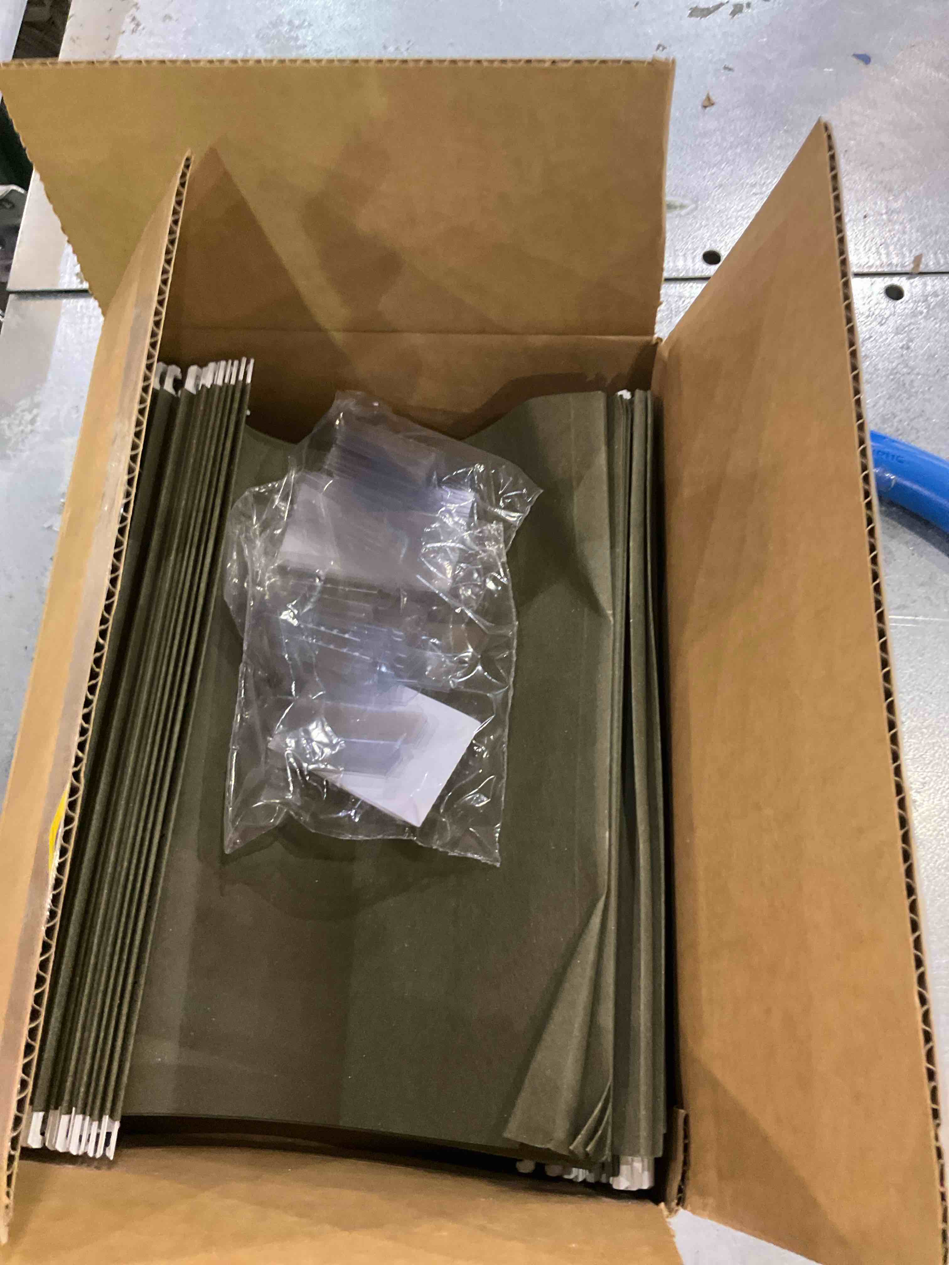 https://s3.amazonaws.com/lotting-images-prod/BargainHunt/EXS01350674_1711538252457.jpeg