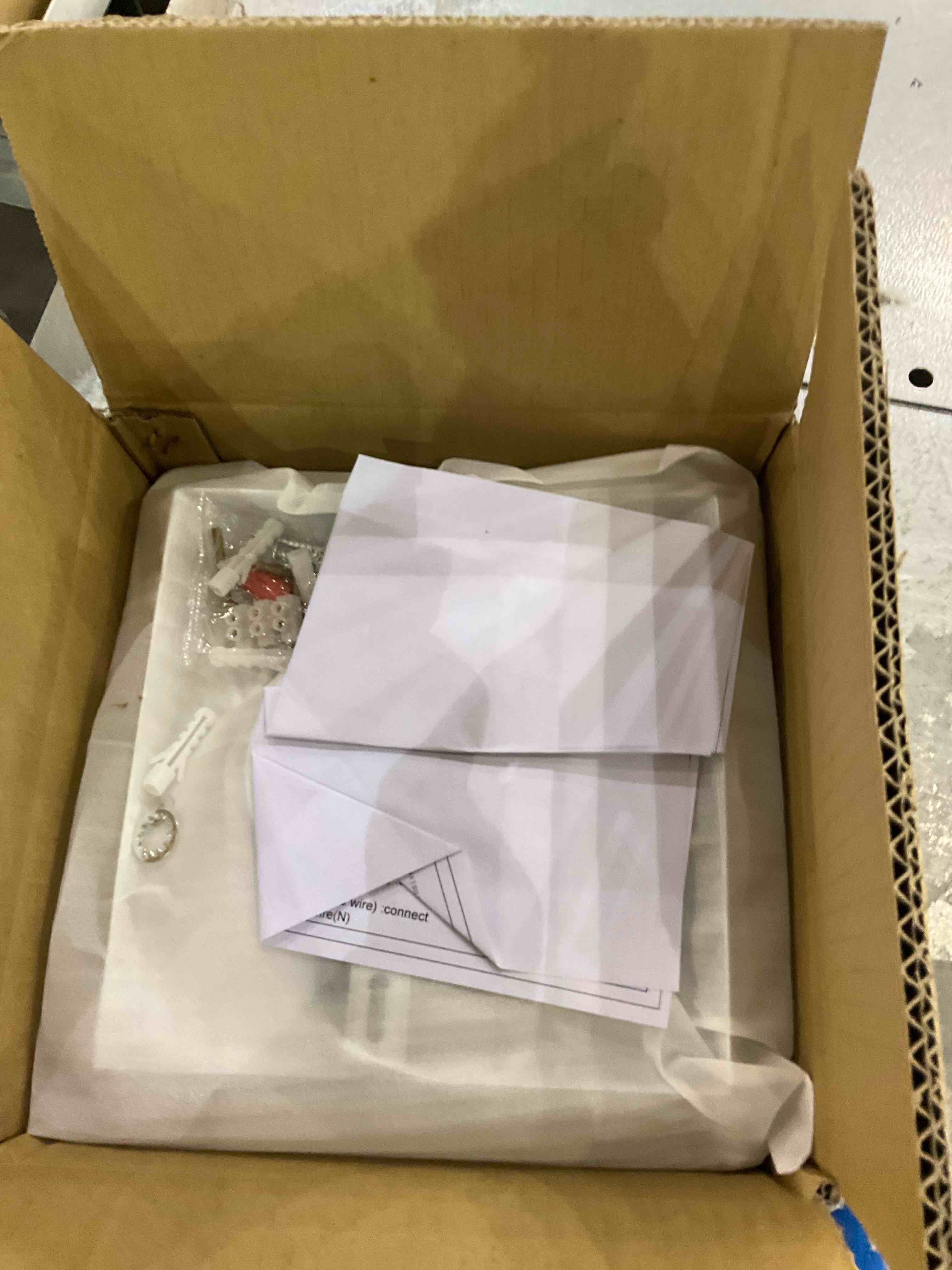 https://s3.amazonaws.com/lotting-images-prod/BargainHunt/EXS01350687_1711539869086.jpeg