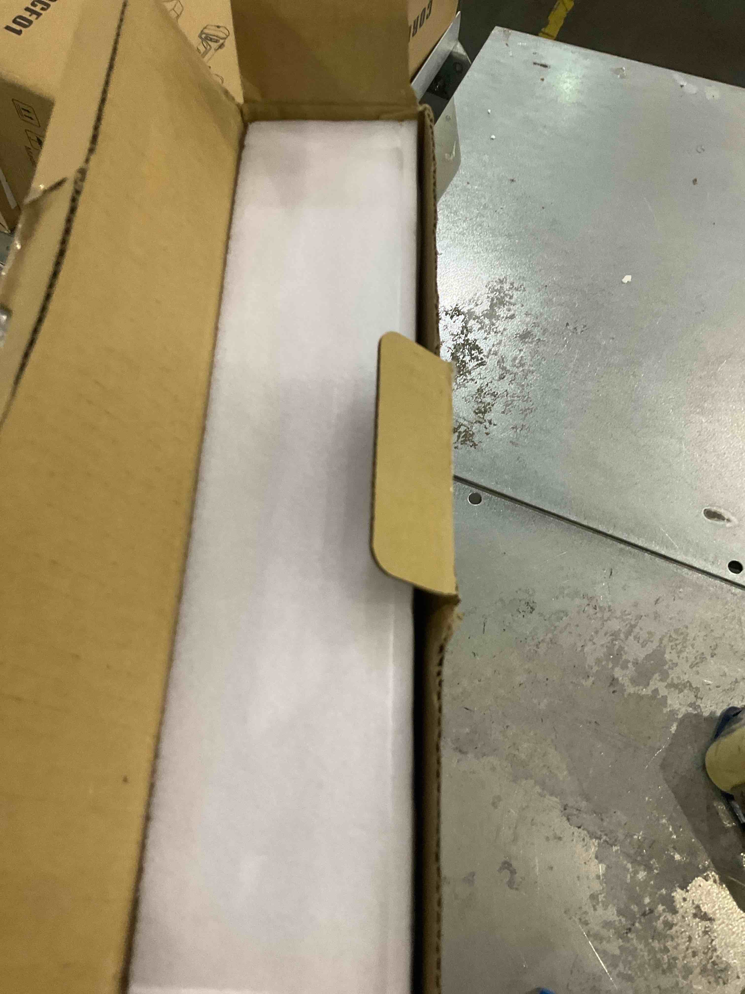 https://s3.amazonaws.com/lotting-images-prod/BargainHunt/EXS01350689_1711540213200.jpeg