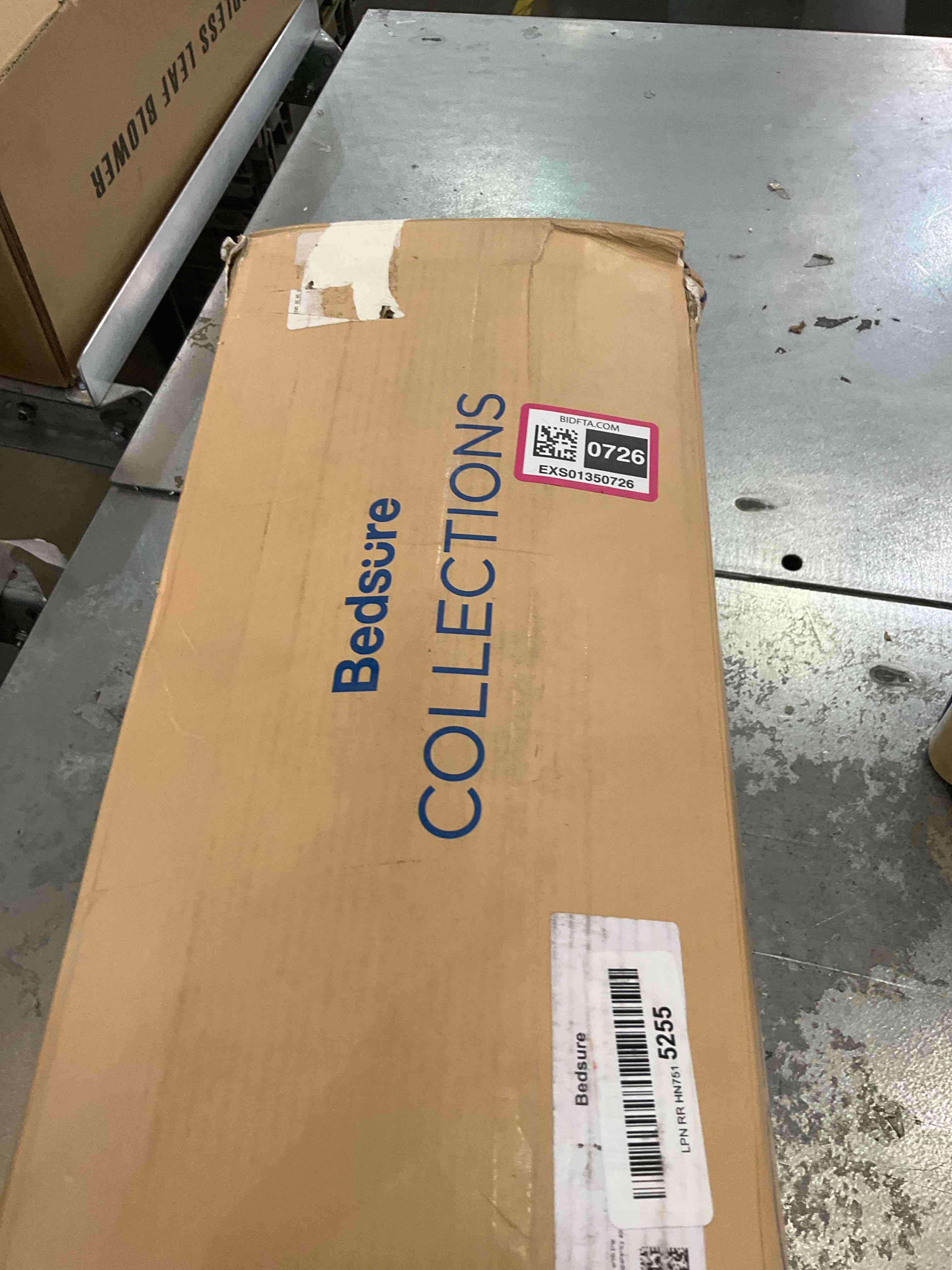 https://s3.amazonaws.com/lotting-images-prod/BargainHunt/EXS01350726_1711552811693.jpeg